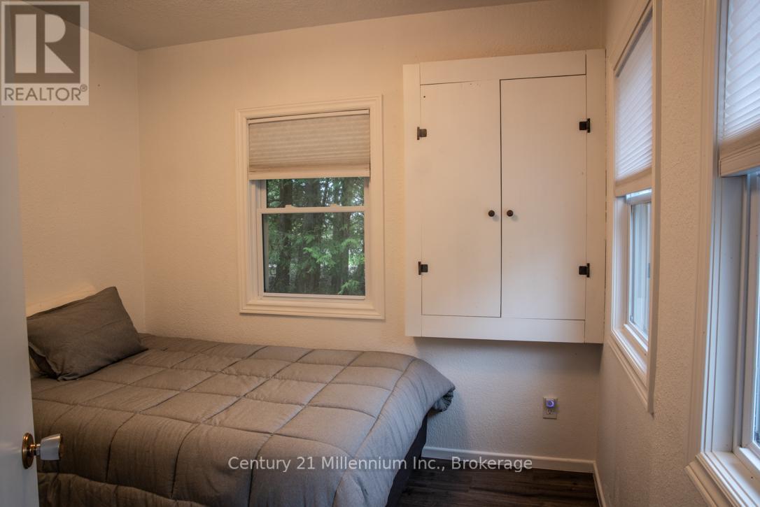 Photo 13 of 114 Chamonix Crescent, Blue Mountains ON