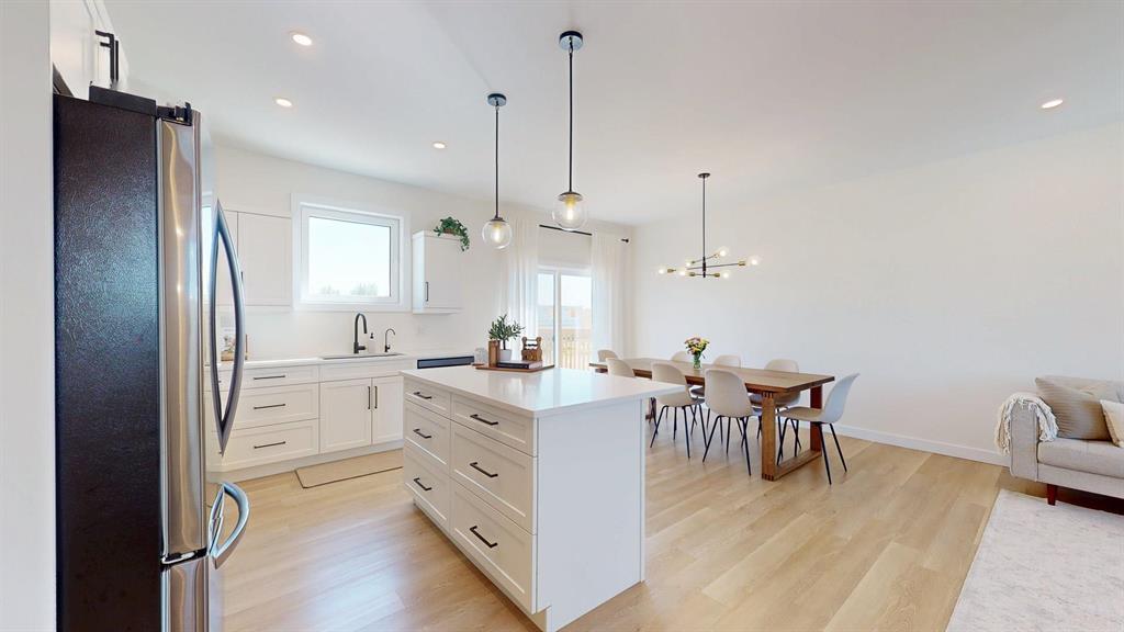 Photo 12 of 107 Parkside Crescent, Mitchell MB