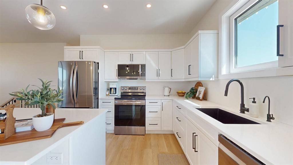 Photo 9 of 107 Parkside Crescent, Mitchell MB