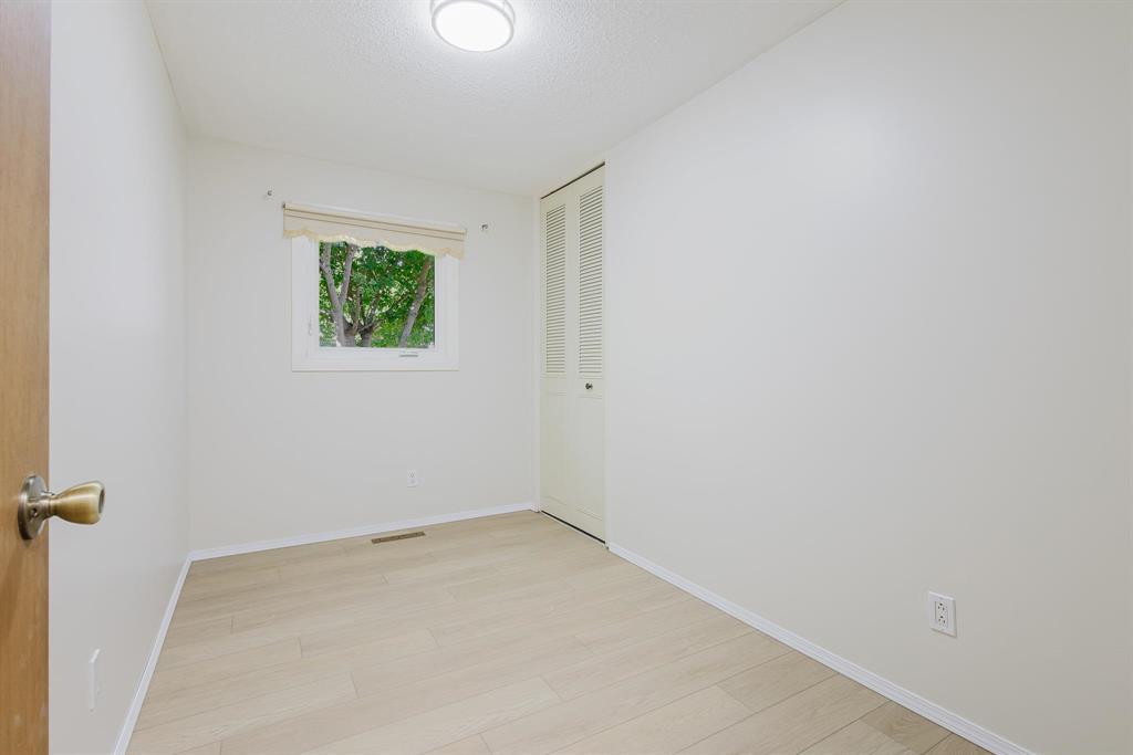 Photo 9 of 138 Hammond Road, Winnipeg MB