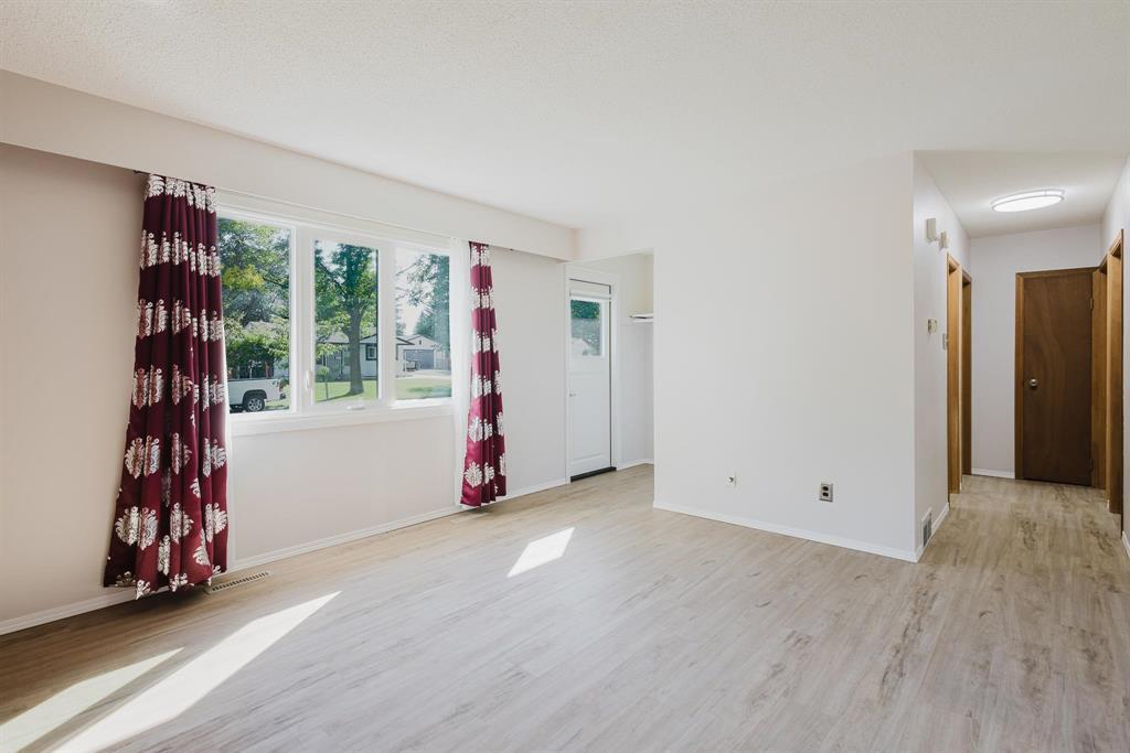 Photo 5 of 138 Hammond Road, Winnipeg MB