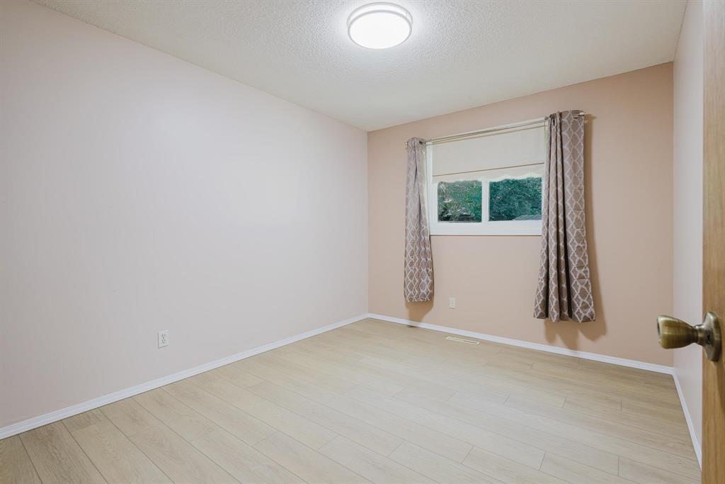Photo 8 of 138 Hammond Road, Winnipeg MB