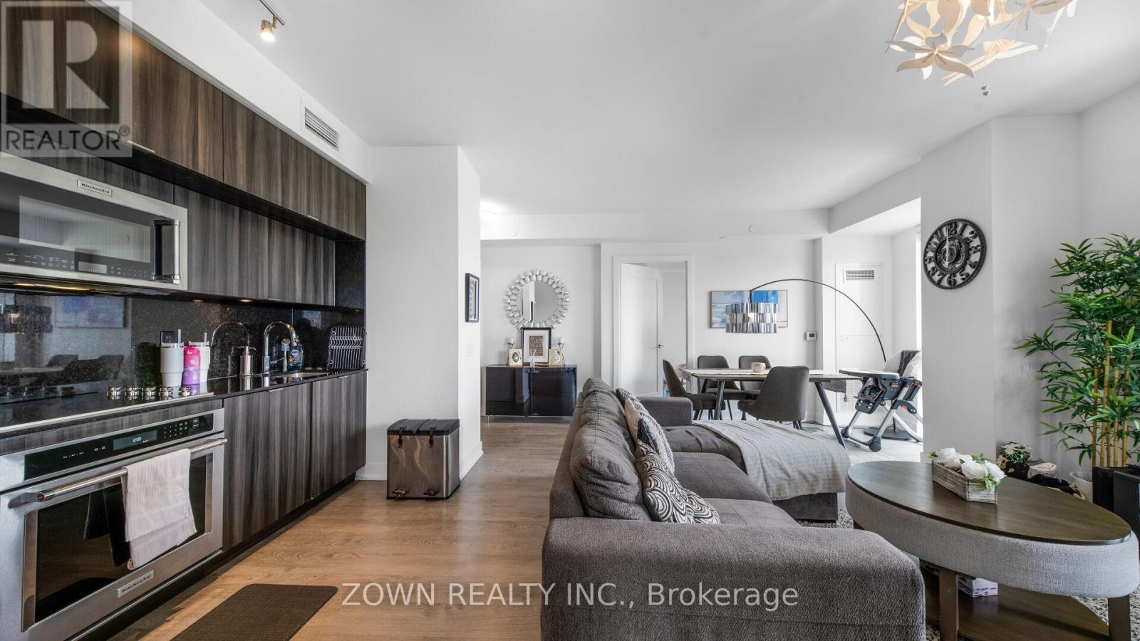 Photo 5 of 1006 80 Vanauley Street, Toronto ON