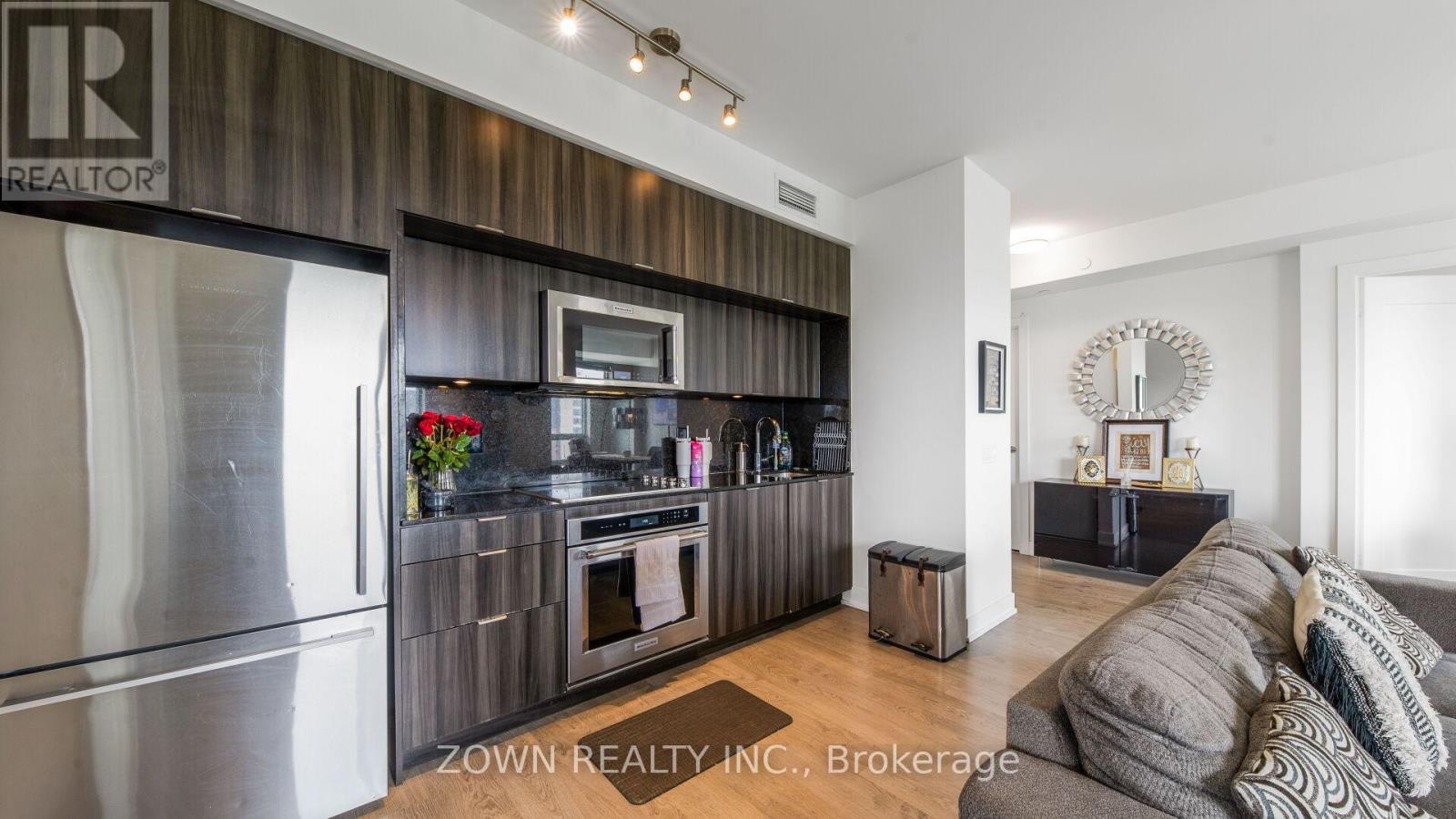 Photo 4 of 1006 80 Vanauley Street, Toronto ON