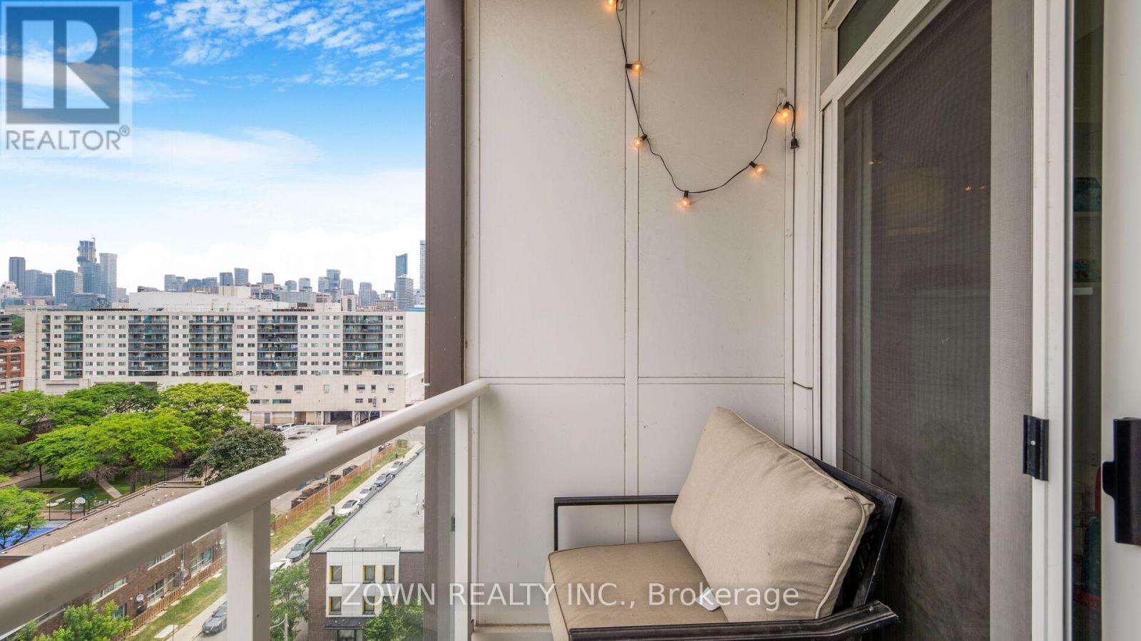 Photo 16 of 1006 80 Vanauley Street, Toronto ON