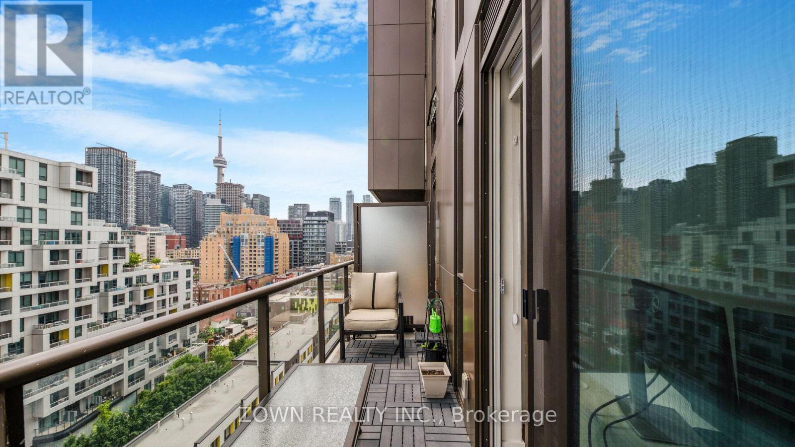 Photo 2 of 1006 80 Vanauley Street, Toronto ON