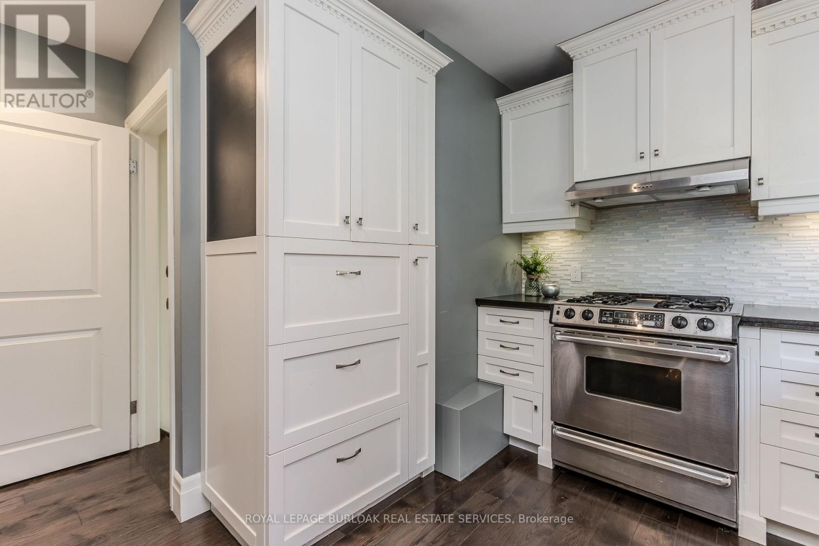 Photo 6 of 936 Harvey Place, Burlington ON