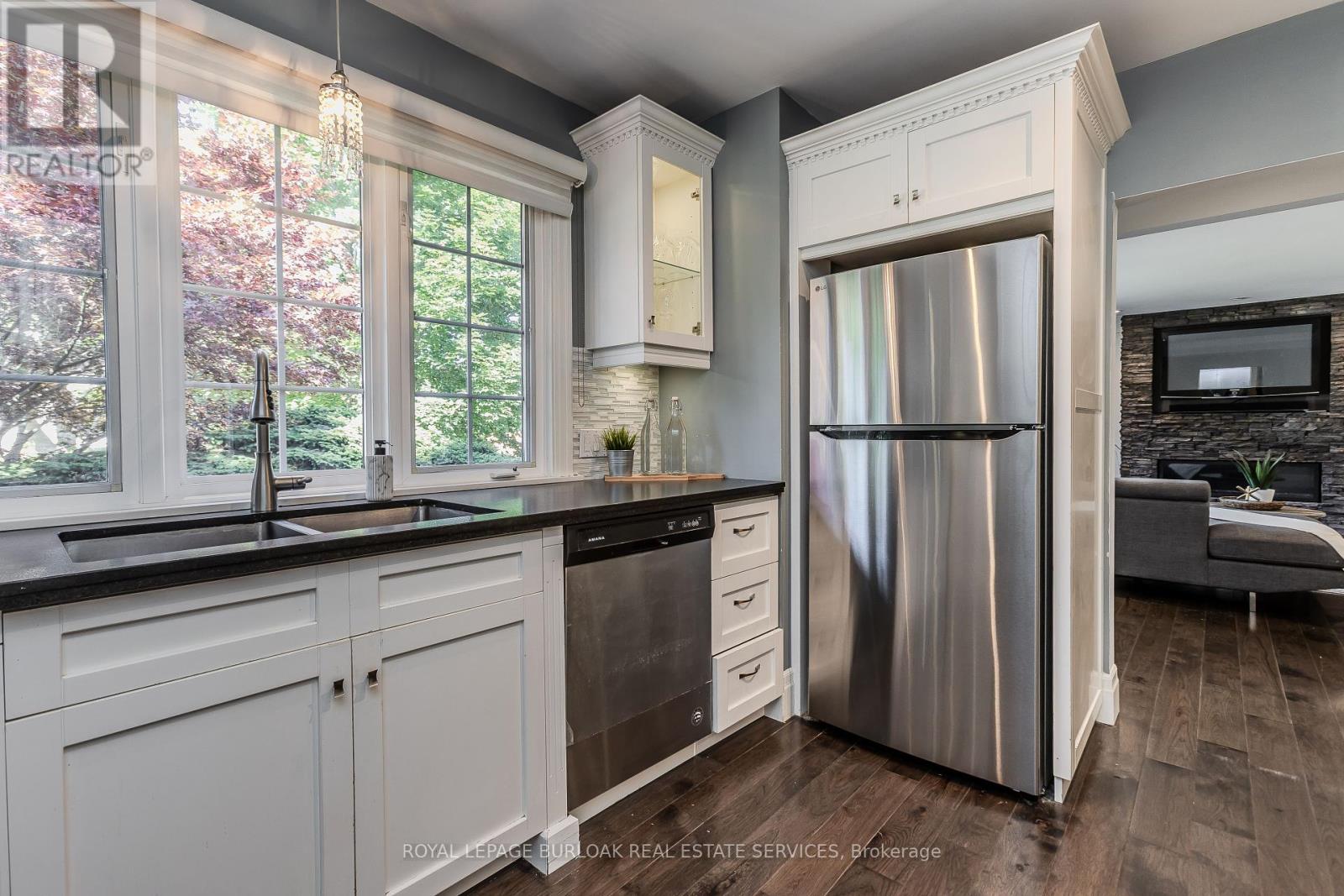 Photo 18 of 936 Harvey Place, Burlington ON