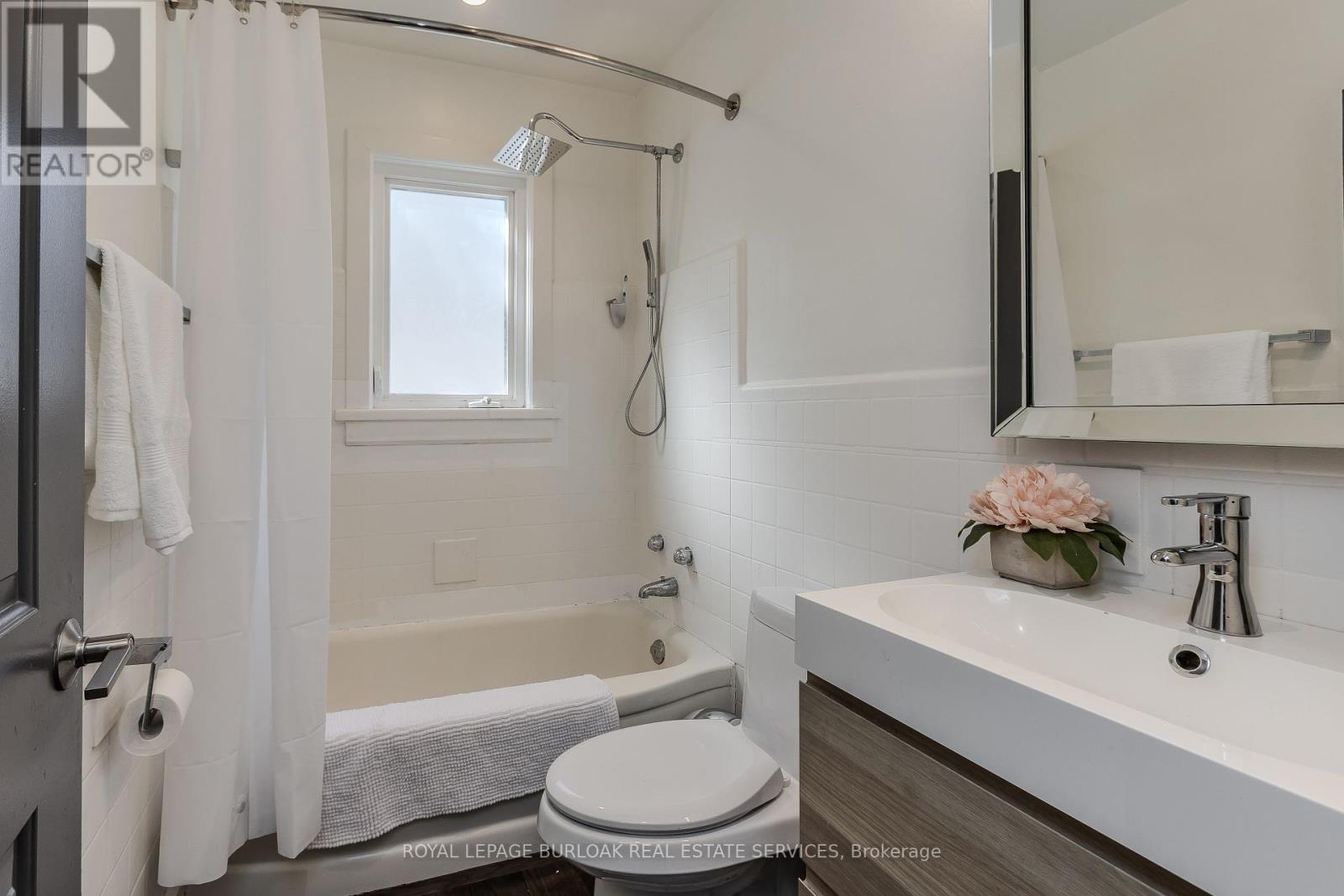 Photo 39 of 936 Harvey Place, Burlington ON
