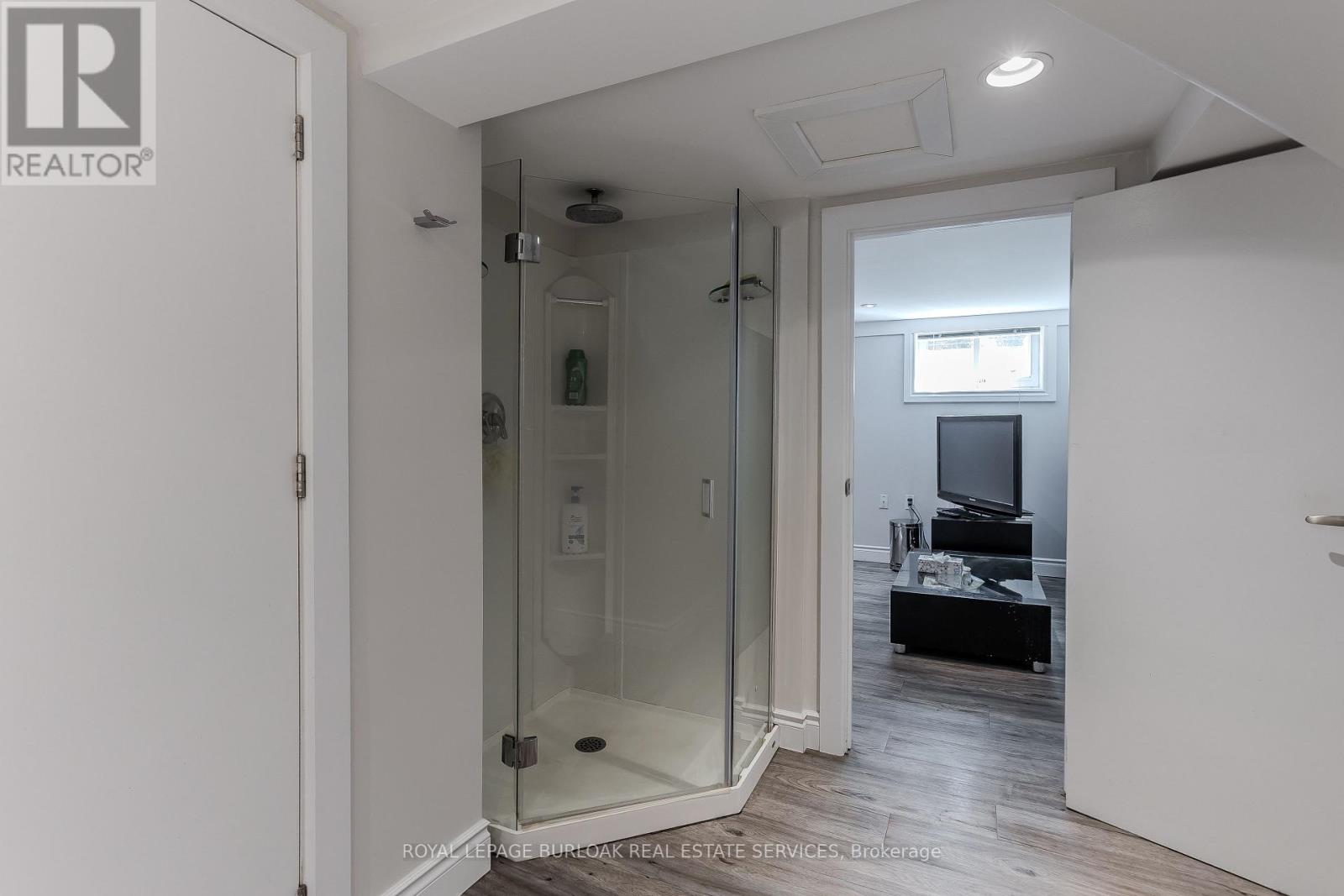 Photo 7 of 936 Harvey Place, Burlington ON