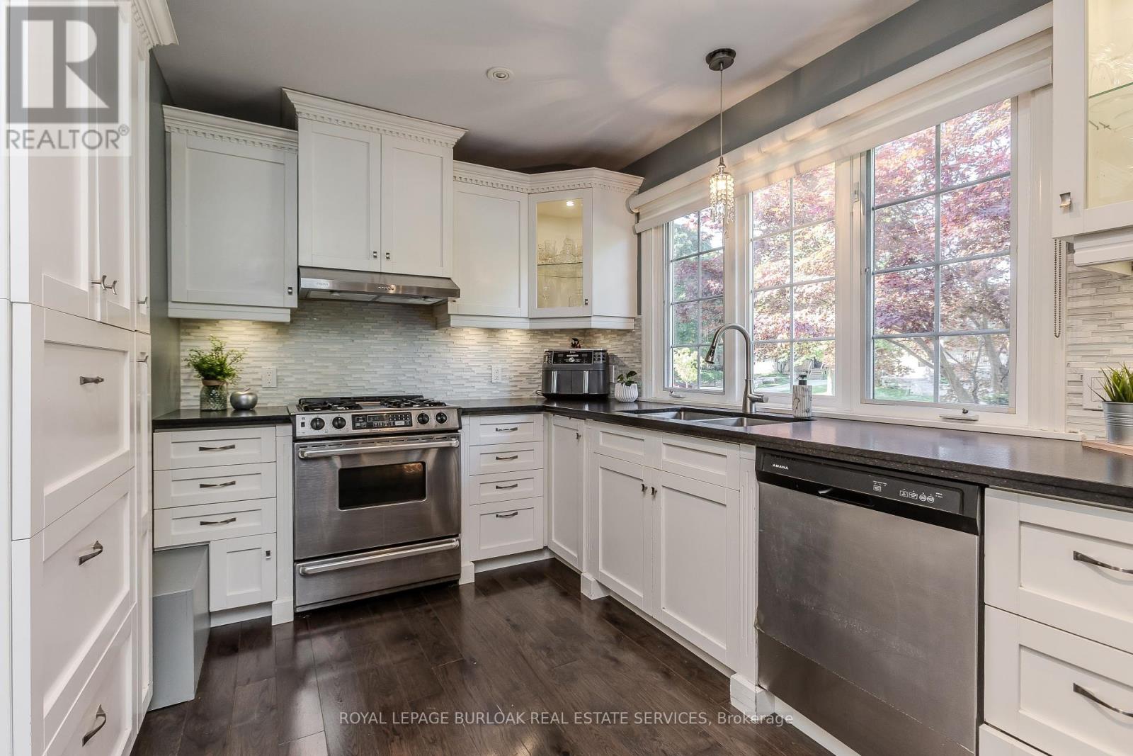Photo 15 of 936 Harvey Place, Burlington ON