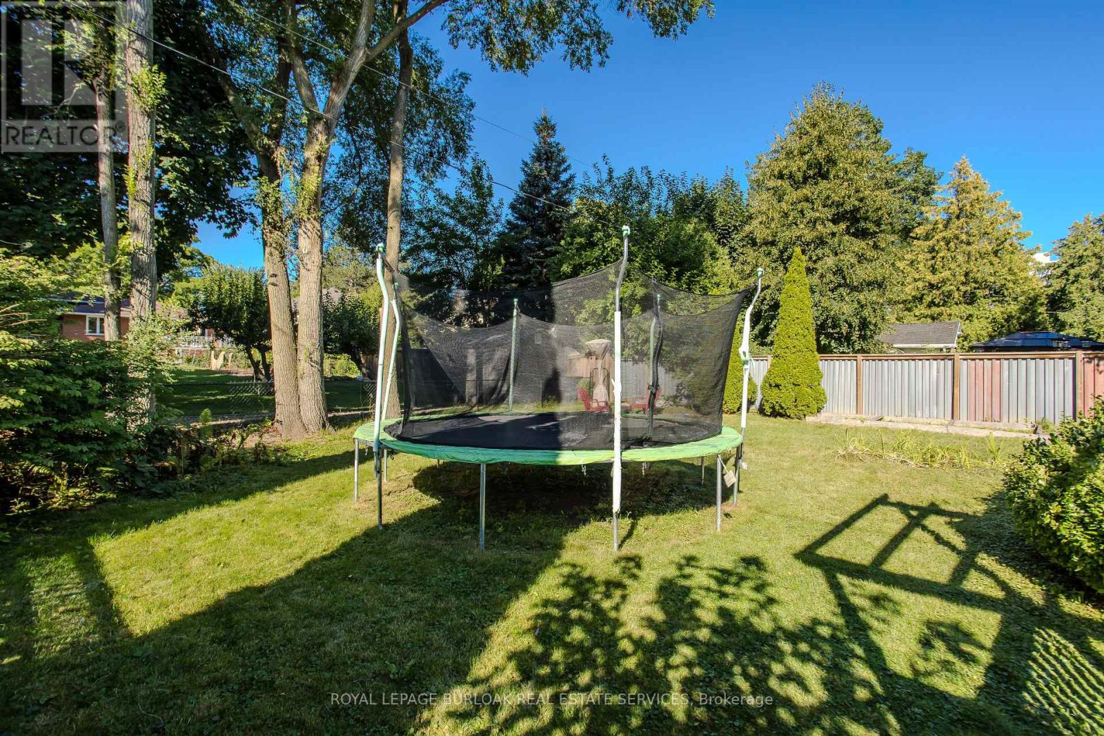 Photo 37 of 936 Harvey Place, Burlington ON
