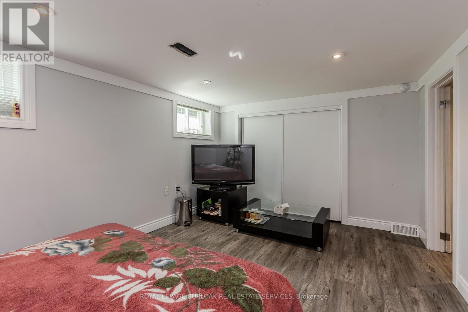 Photo 13 of 936 Harvey Place, Burlington ON