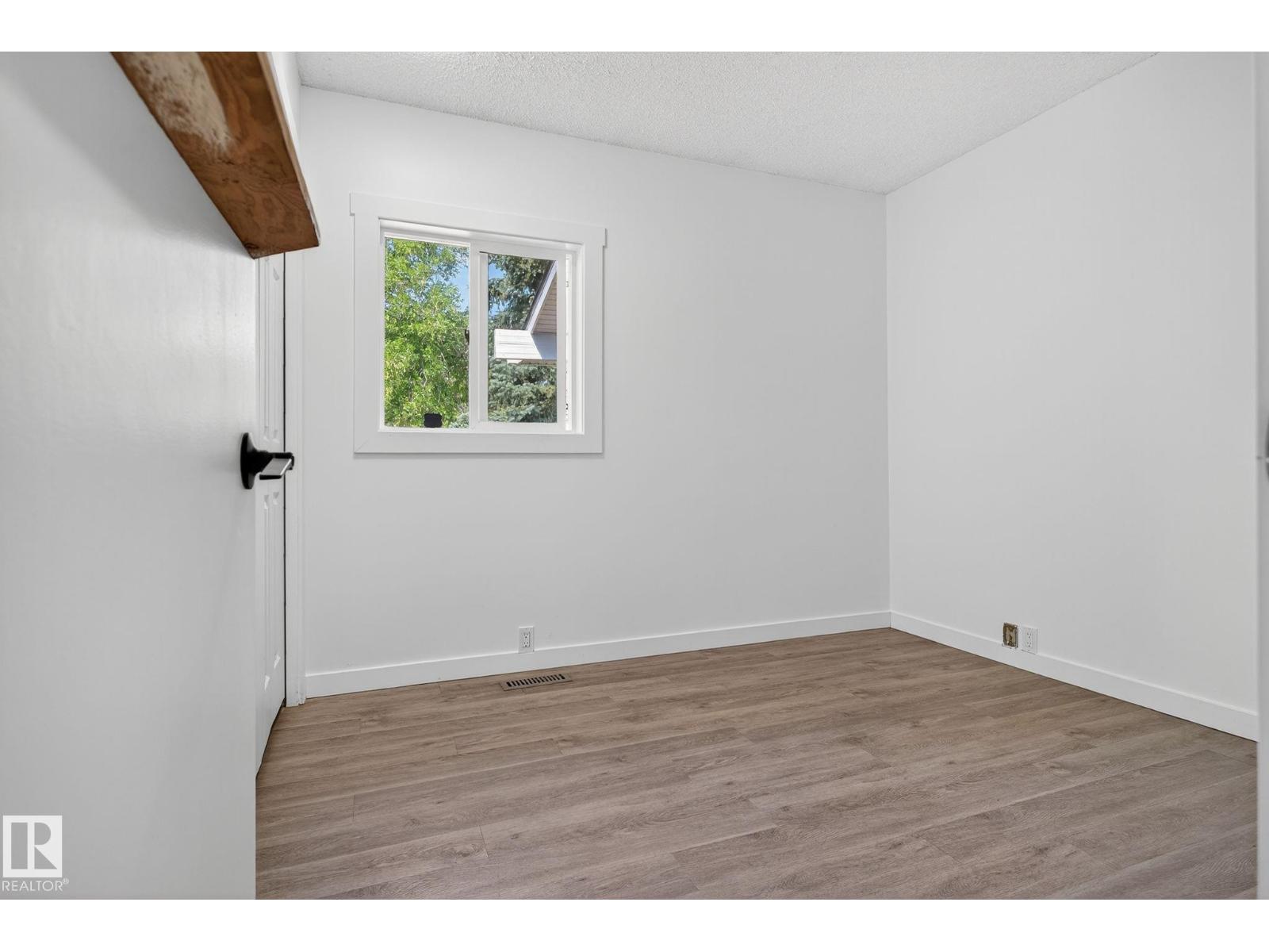 Photo 12 of 133 Garnet Rd, Sherwood Park AB