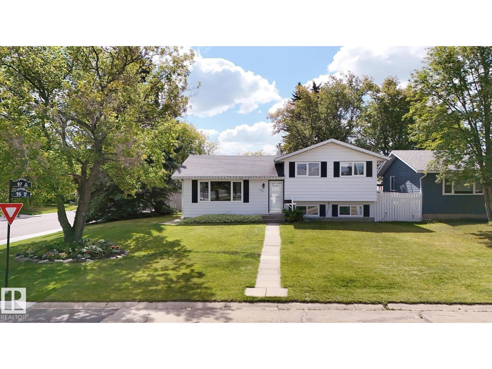 Photo 57 of 9701 96 Av, Morinville AB