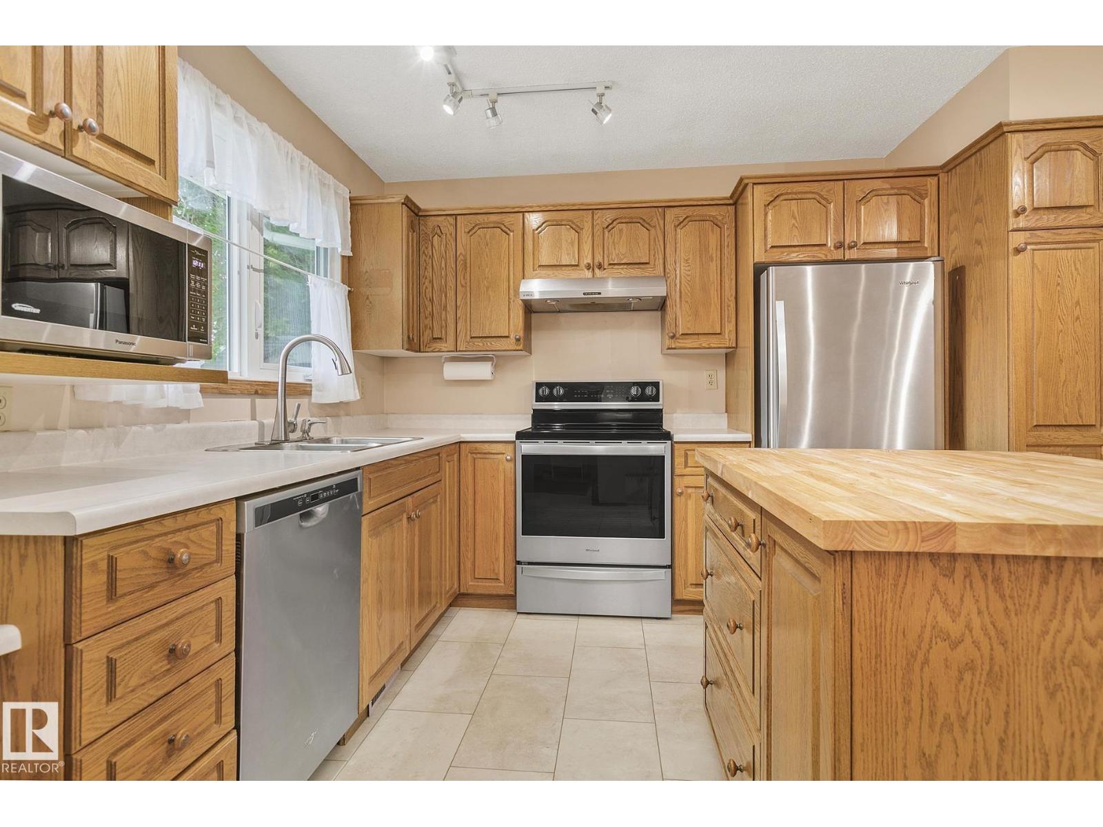 Photo 21 of 9701 96 Av, Morinville AB
