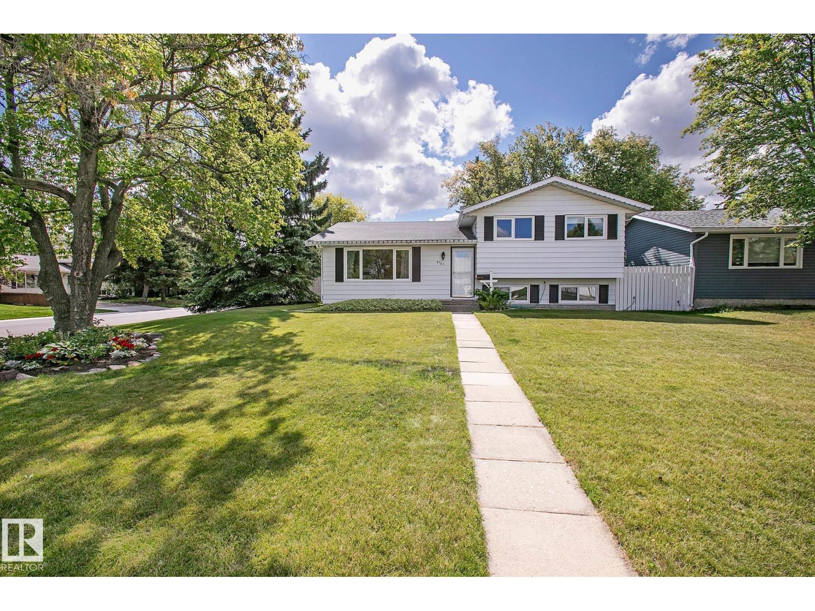 Photo 3 of 9701 96 Av, Morinville AB
