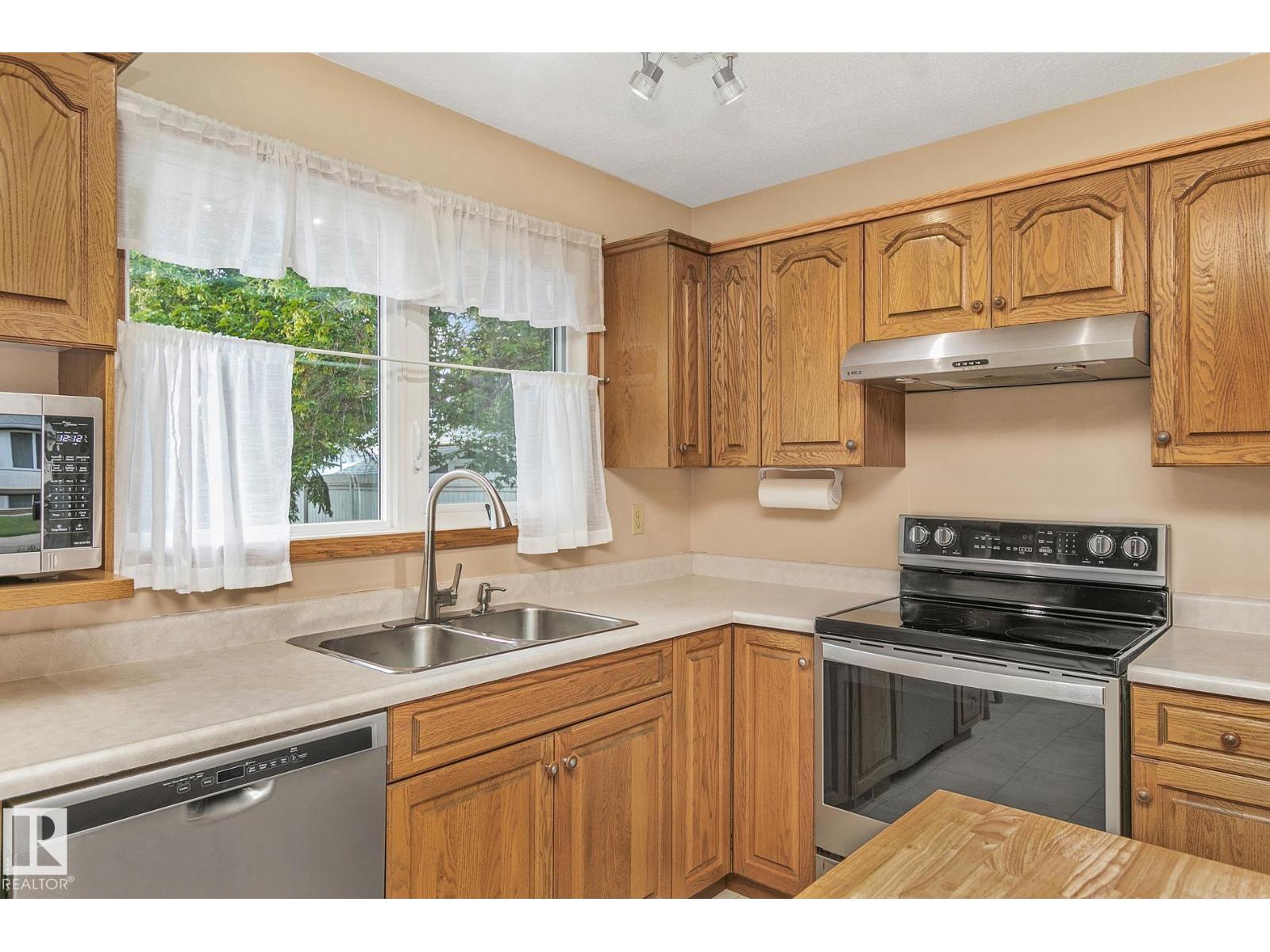 Photo 22 of 9701 96 Av, Morinville AB