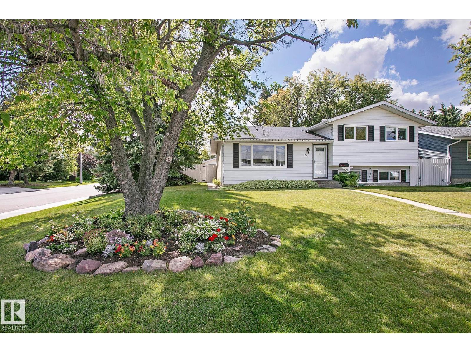 Photo 4 of 9701 96 Av, Morinville AB