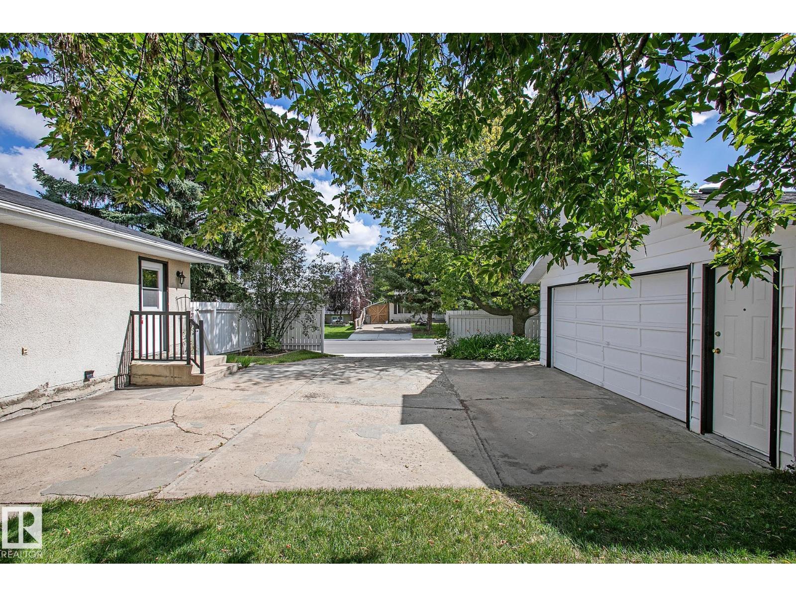 Photo 54 of 9701 96 Av, Morinville AB
