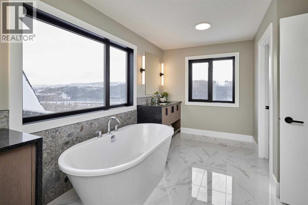 Photo 45 of 237 Rowmont Drive Nw, Calgary AB