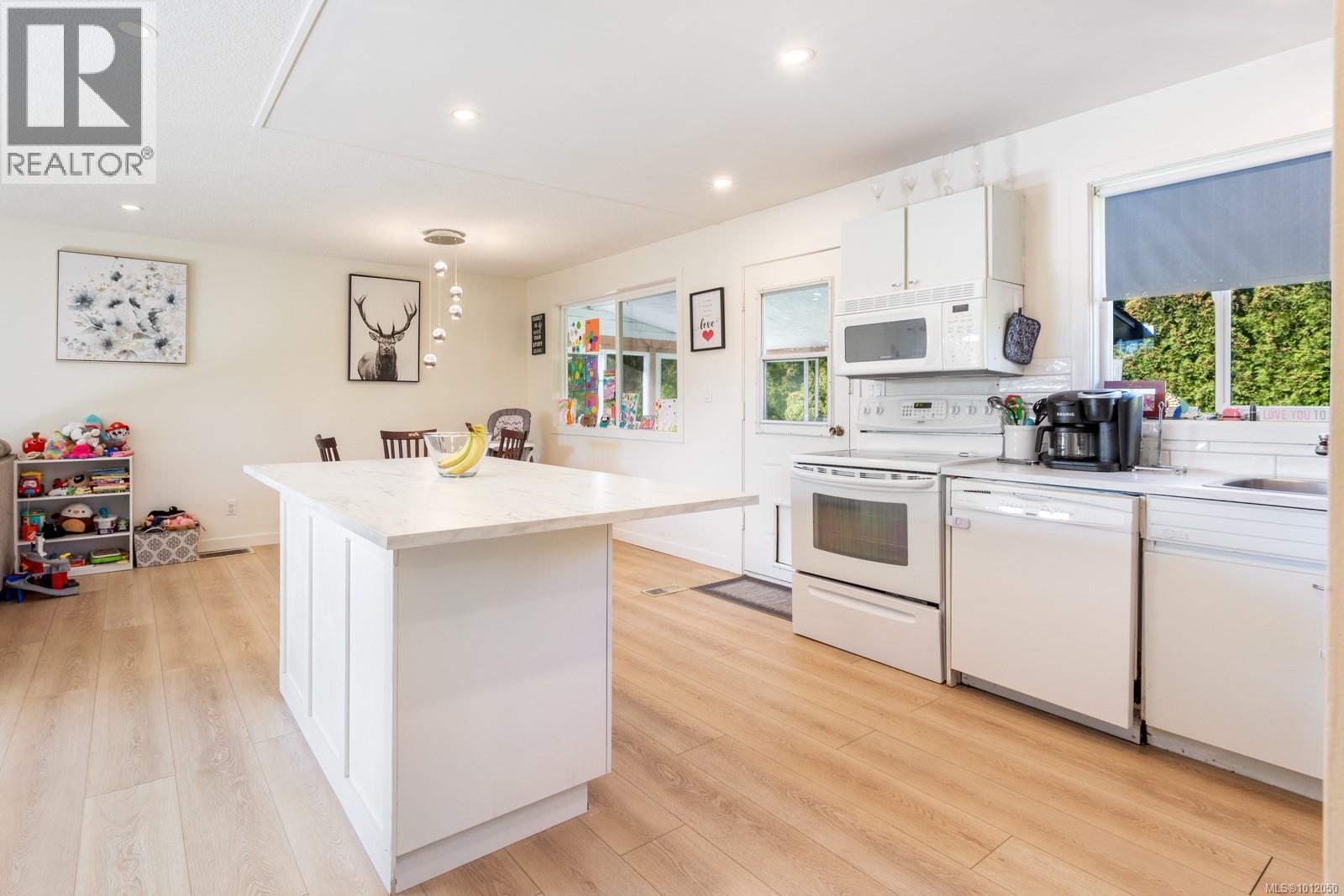 525 Salish St, Comox
