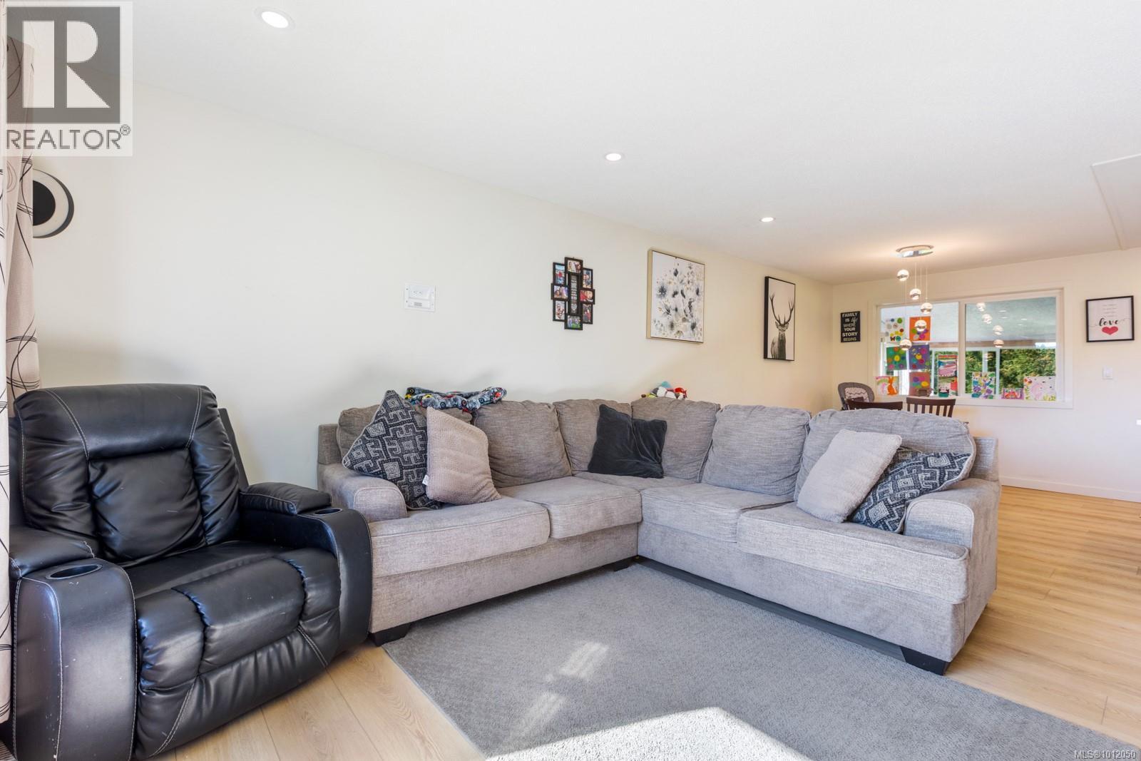 525 Salish St, Comox