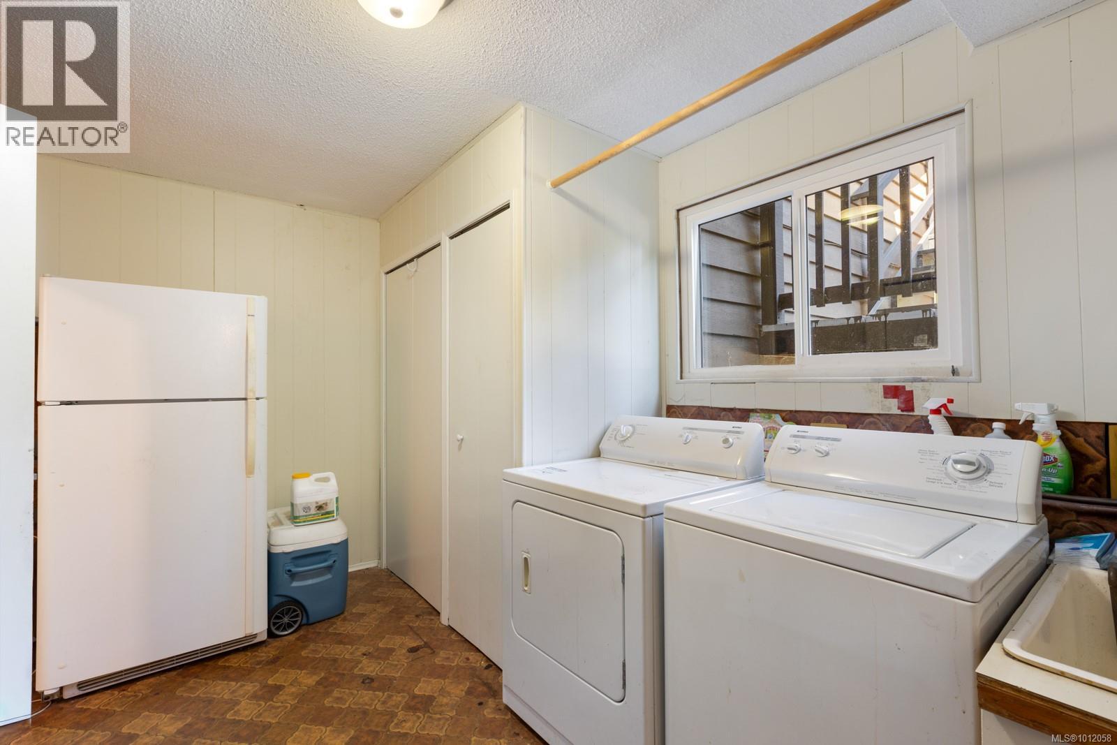 220 Urquhart Ave, Courtenay
