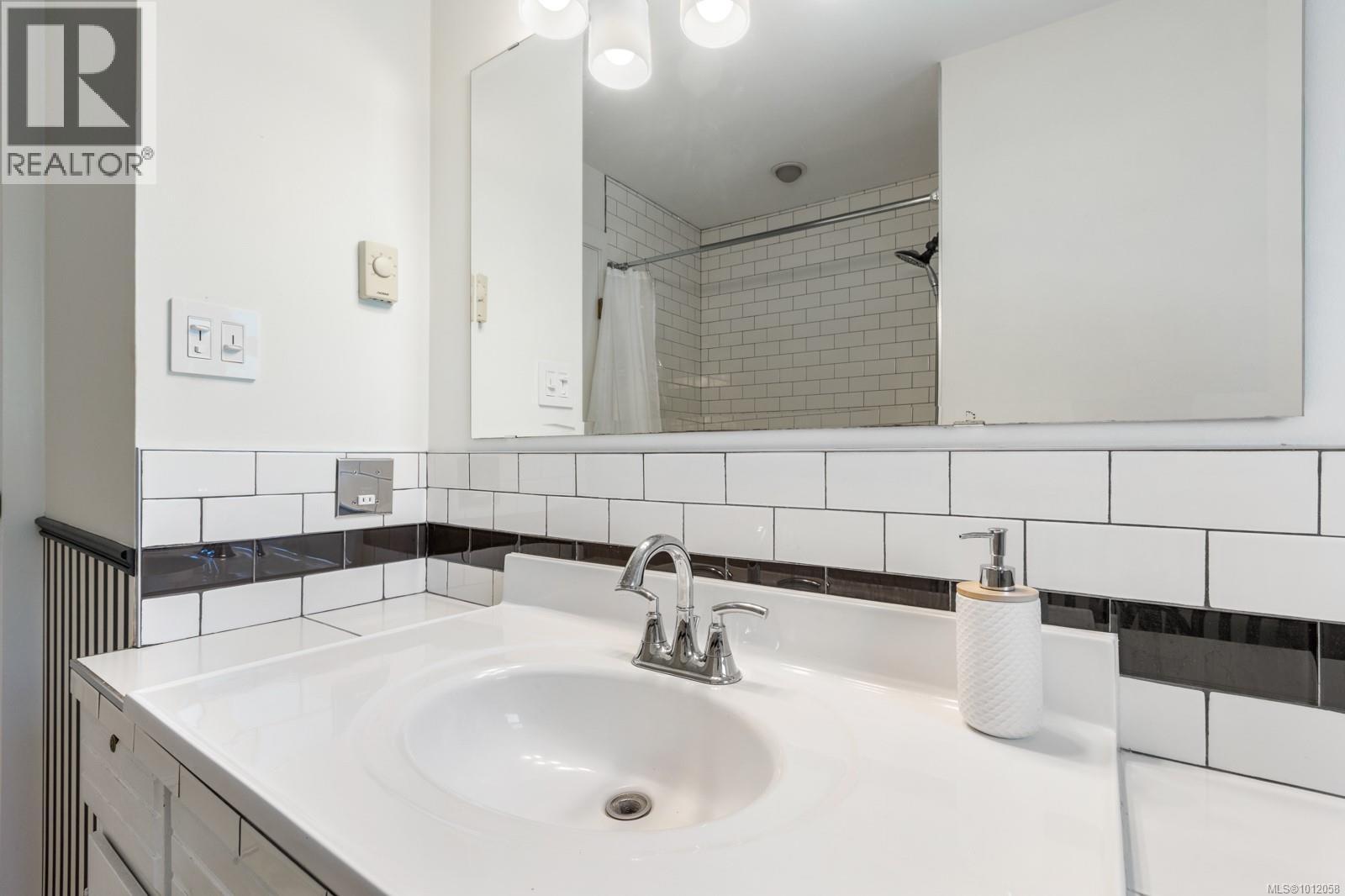 220 Urquhart Ave, Courtenay