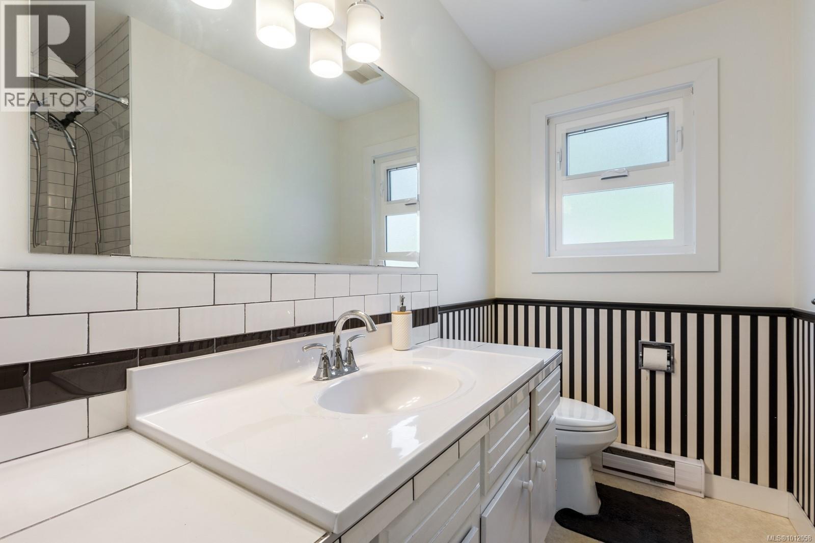220 Urquhart Ave, Courtenay