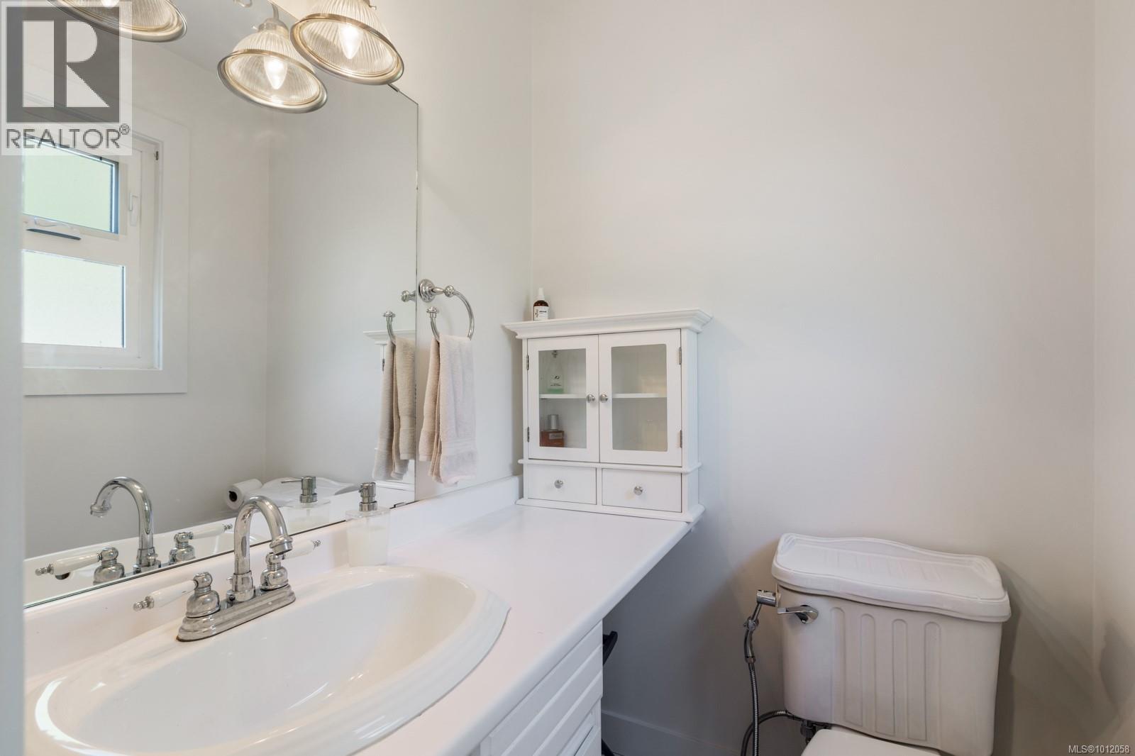 220 Urquhart Ave, Courtenay