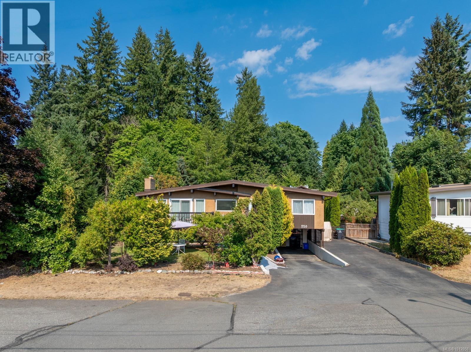 220 Urquhart Ave, Courtenay