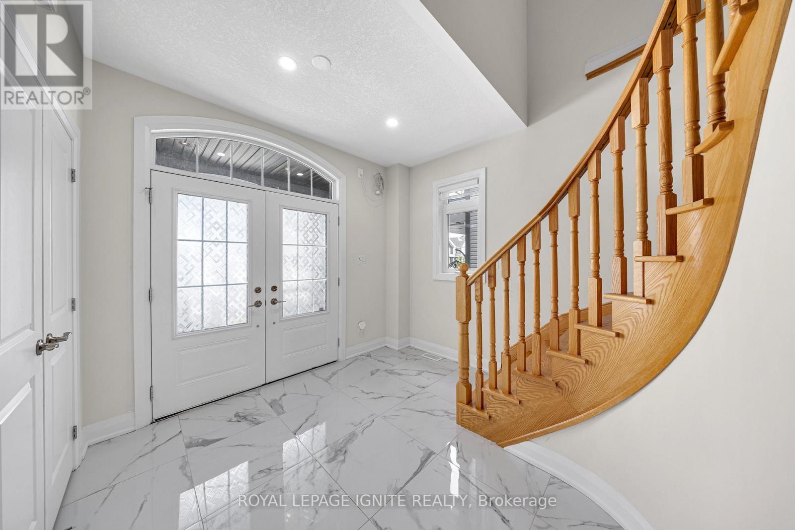 Photo 17 of 150 Strachan Trail, New Tecumseth ON