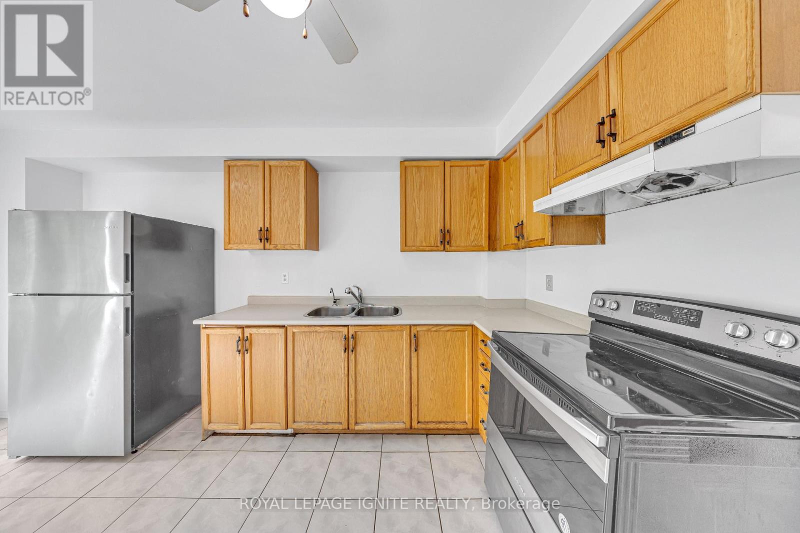 Photo 4 of Main 21 Toba Crescent, Brampton ON