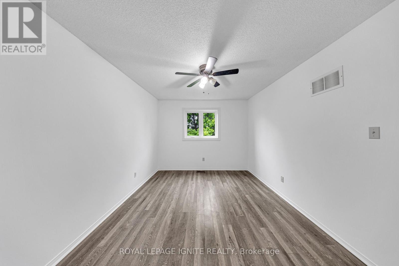 Photo 15 of Main 21 Toba Crescent, Brampton ON