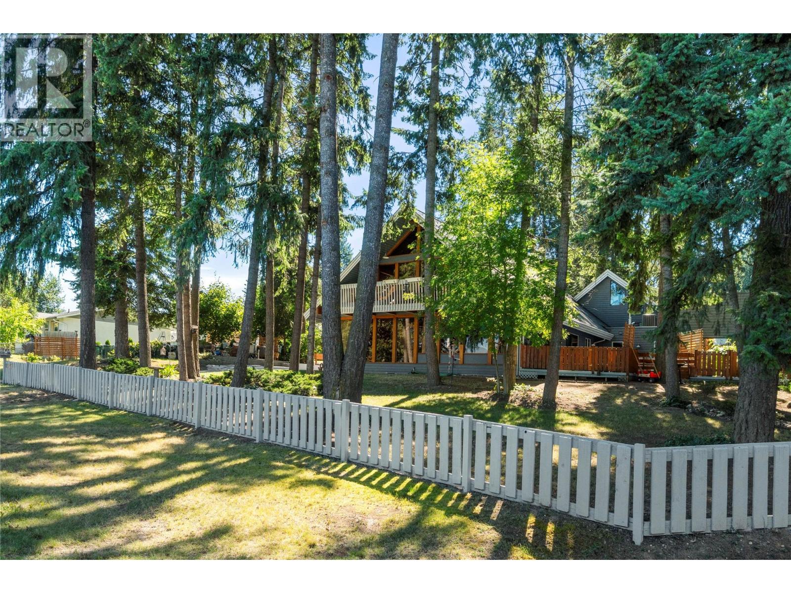  2530 4 Avenue Northeast, Salmon Arm