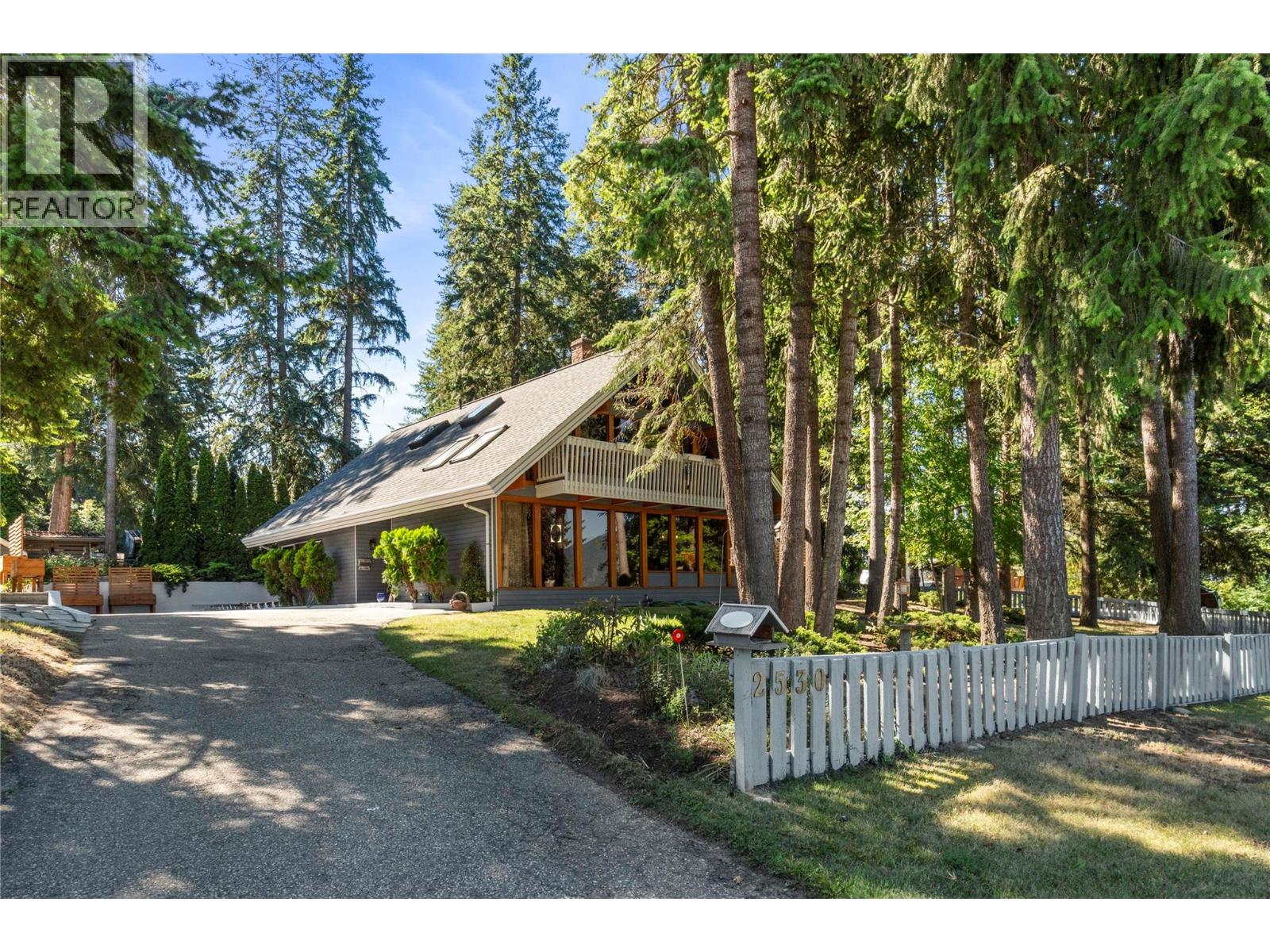  2530 4 Avenue Northeast, Salmon Arm