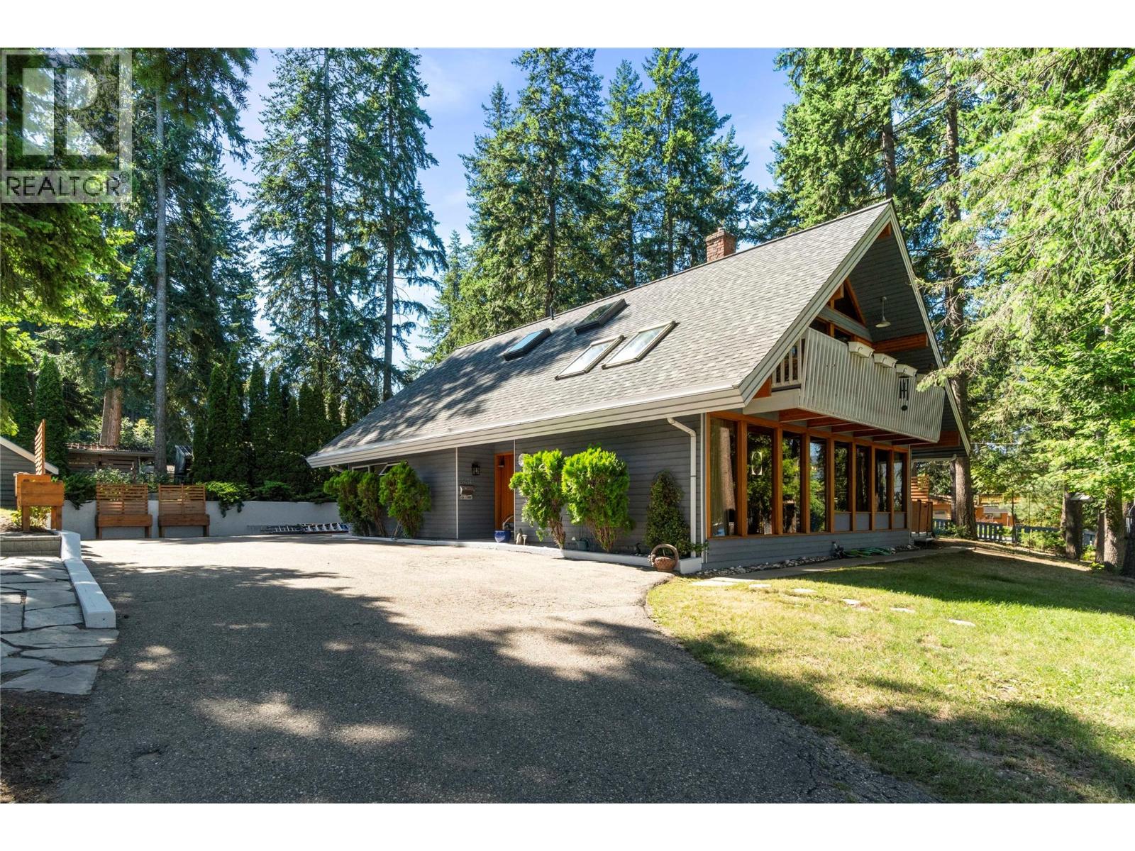  2530 4 Avenue Northeast, Salmon Arm