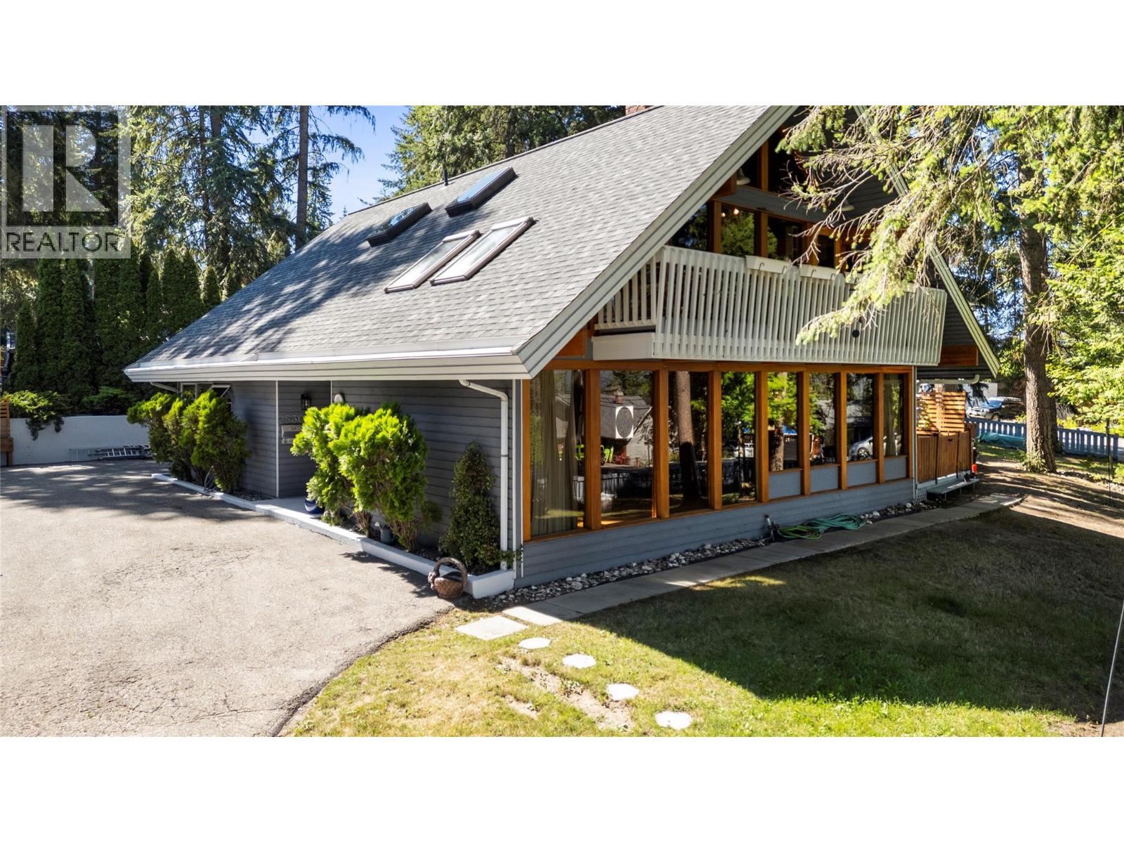  2530 4 Avenue Northeast, Salmon Arm