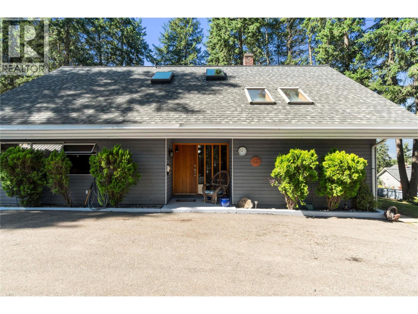  2530 4 Avenue Northeast, Salmon Arm