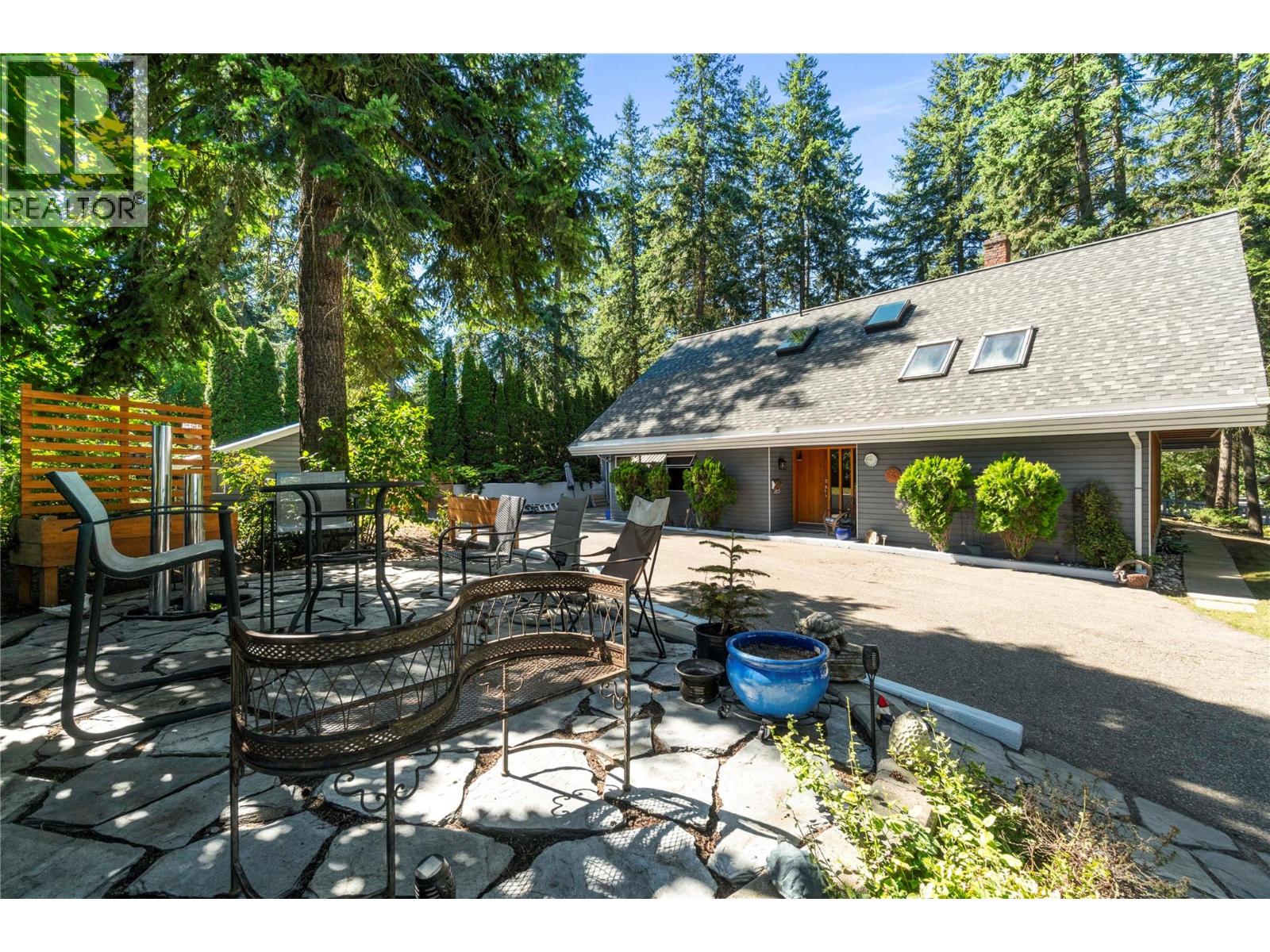  2530 4 Avenue Northeast, Salmon Arm