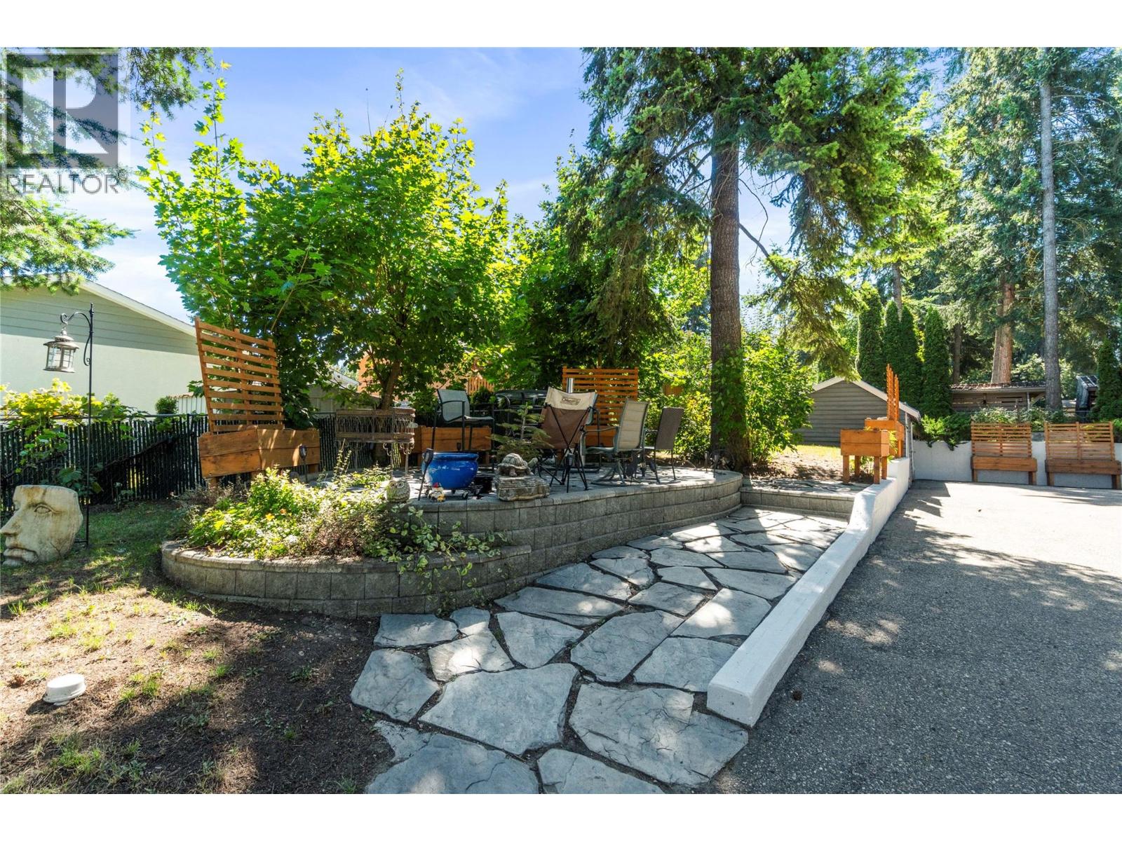  2530 4 Avenue Northeast, Salmon Arm