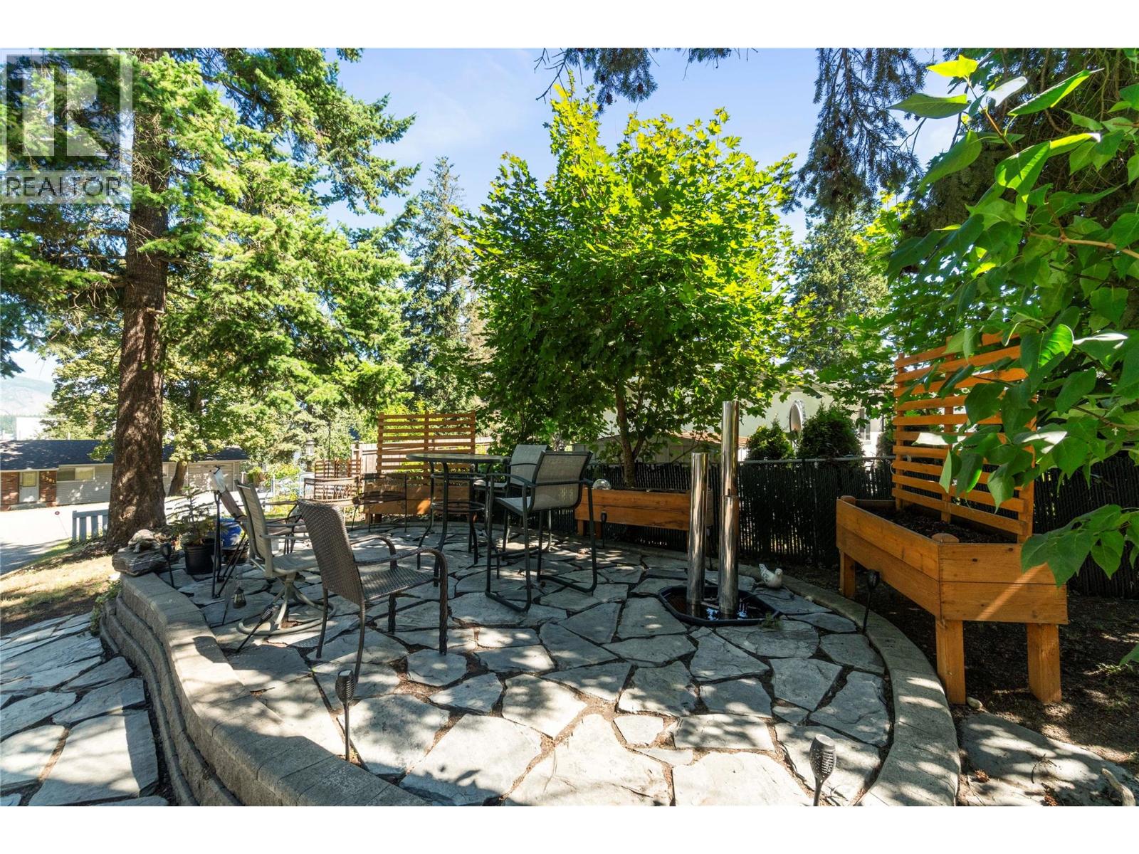  2530 4 Avenue Northeast, Salmon Arm