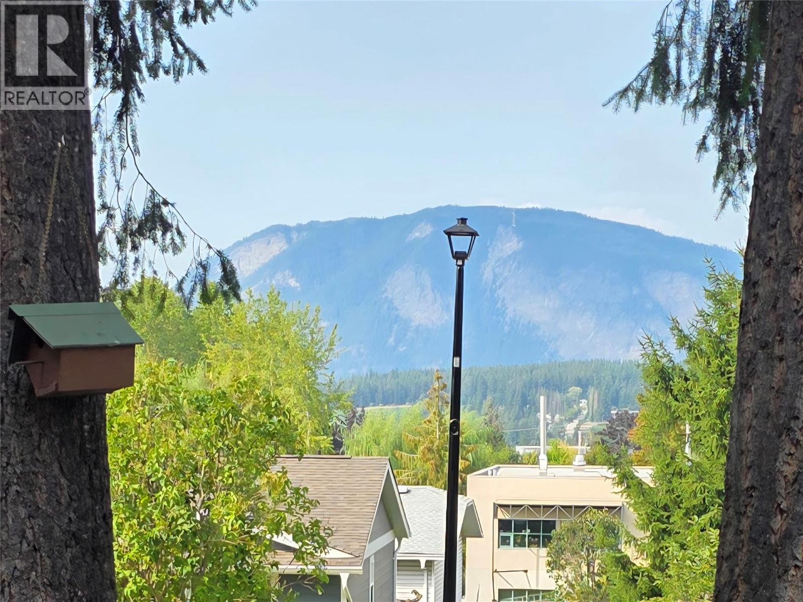  2530 4 Avenue Northeast, Salmon Arm