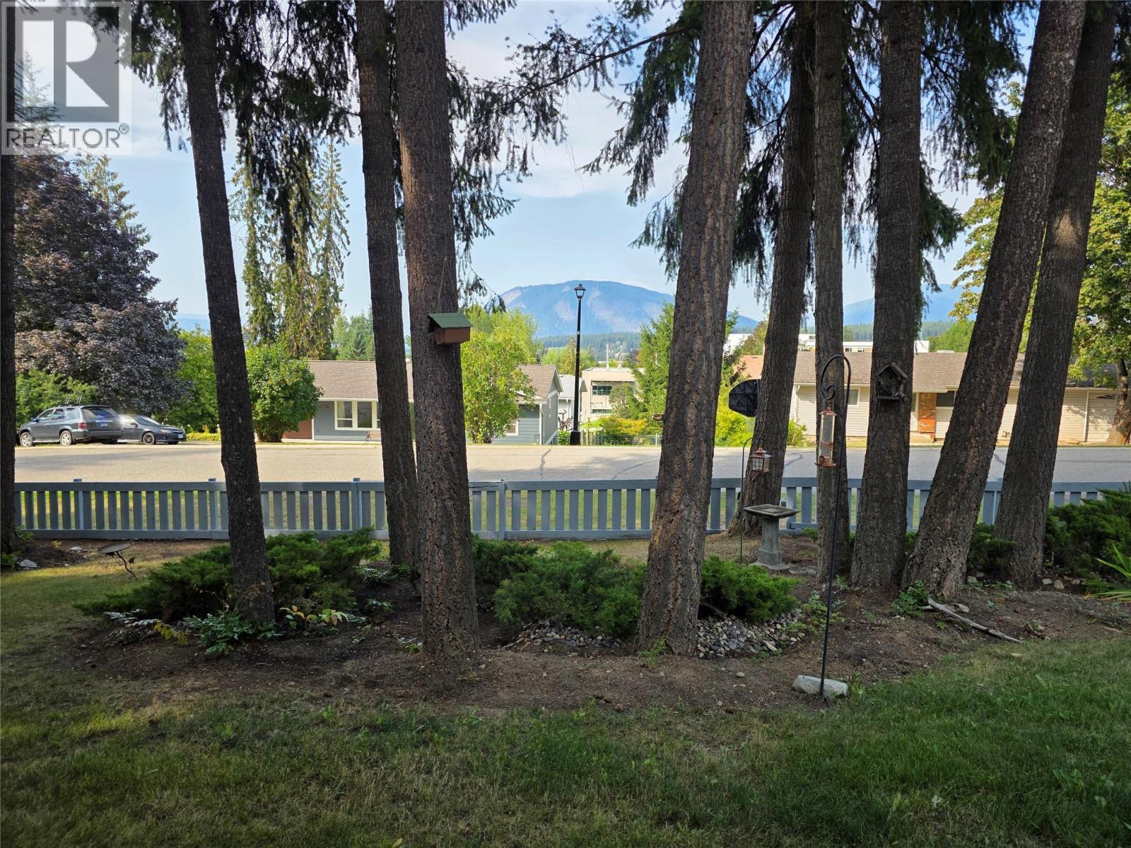  2530 4 Avenue Northeast, Salmon Arm