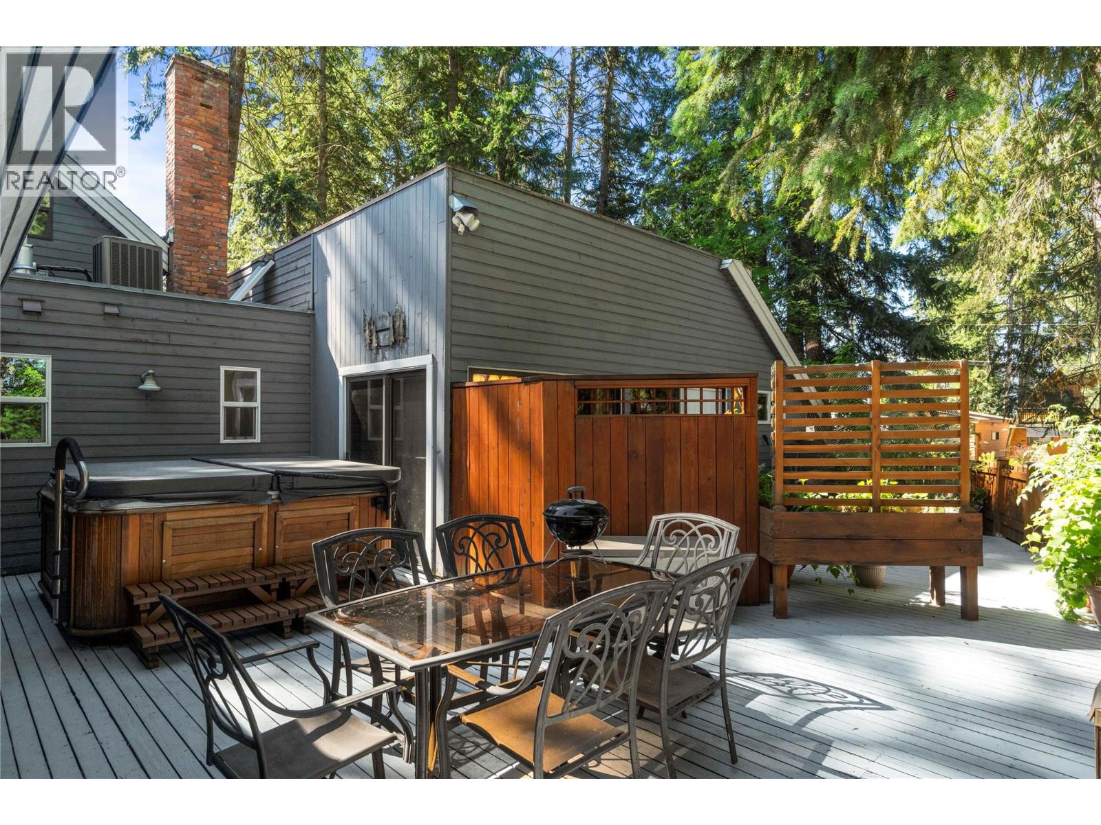  2530 4 Avenue Northeast, Salmon Arm