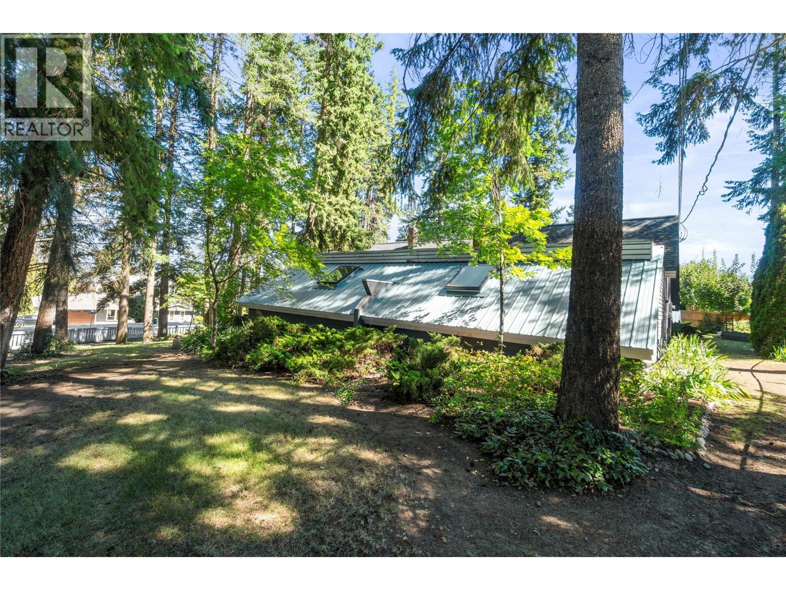  2530 4 Avenue Northeast, Salmon Arm