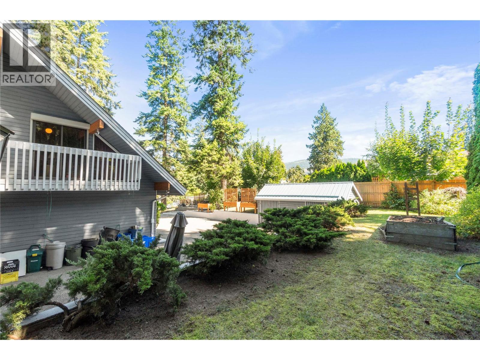  2530 4 Avenue Northeast, Salmon Arm