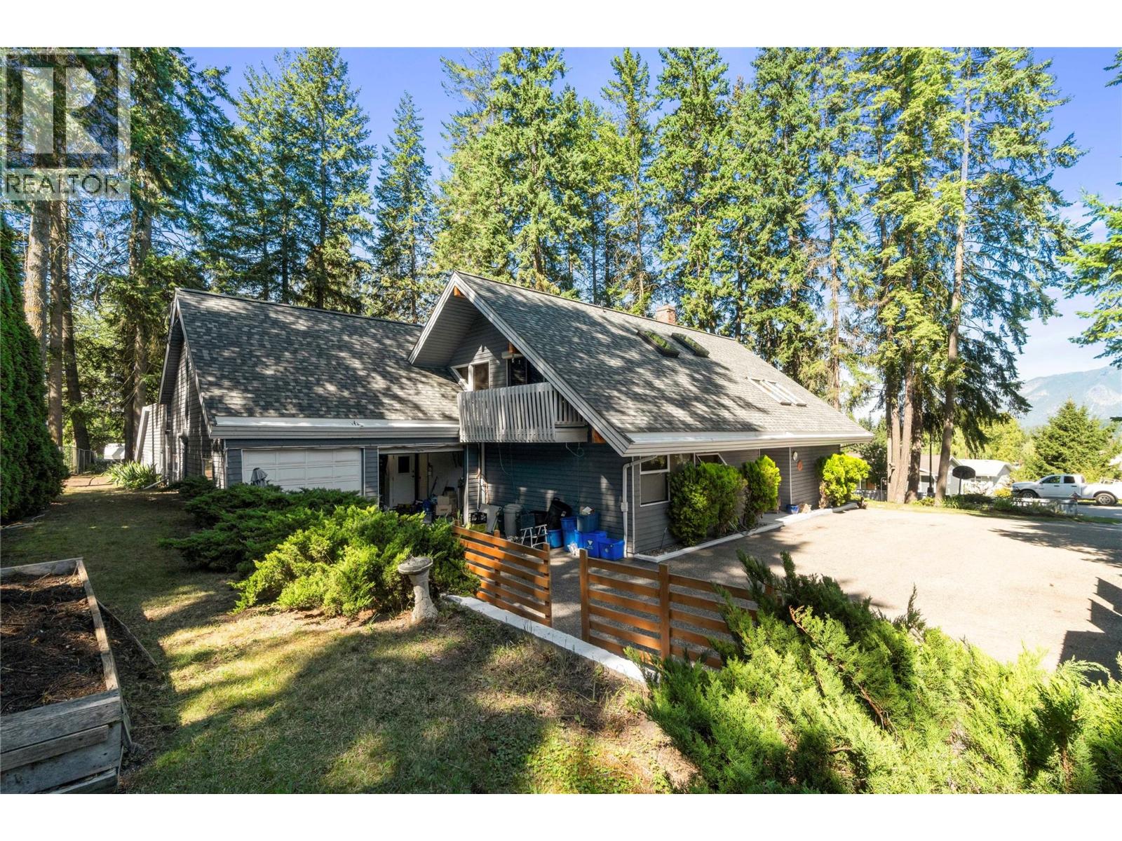  2530 4 Avenue Northeast, Salmon Arm