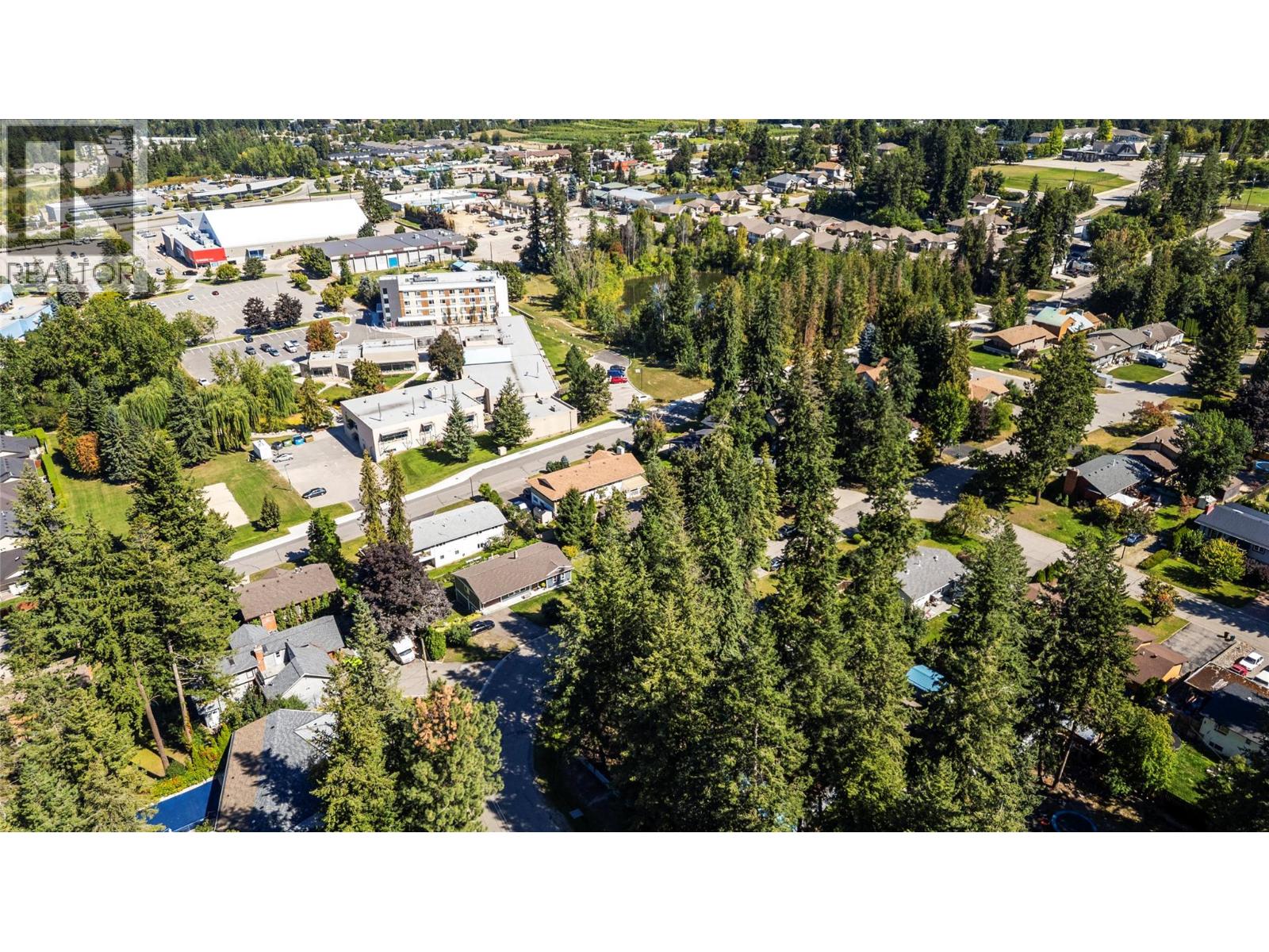  2530 4 Avenue Northeast, Salmon Arm